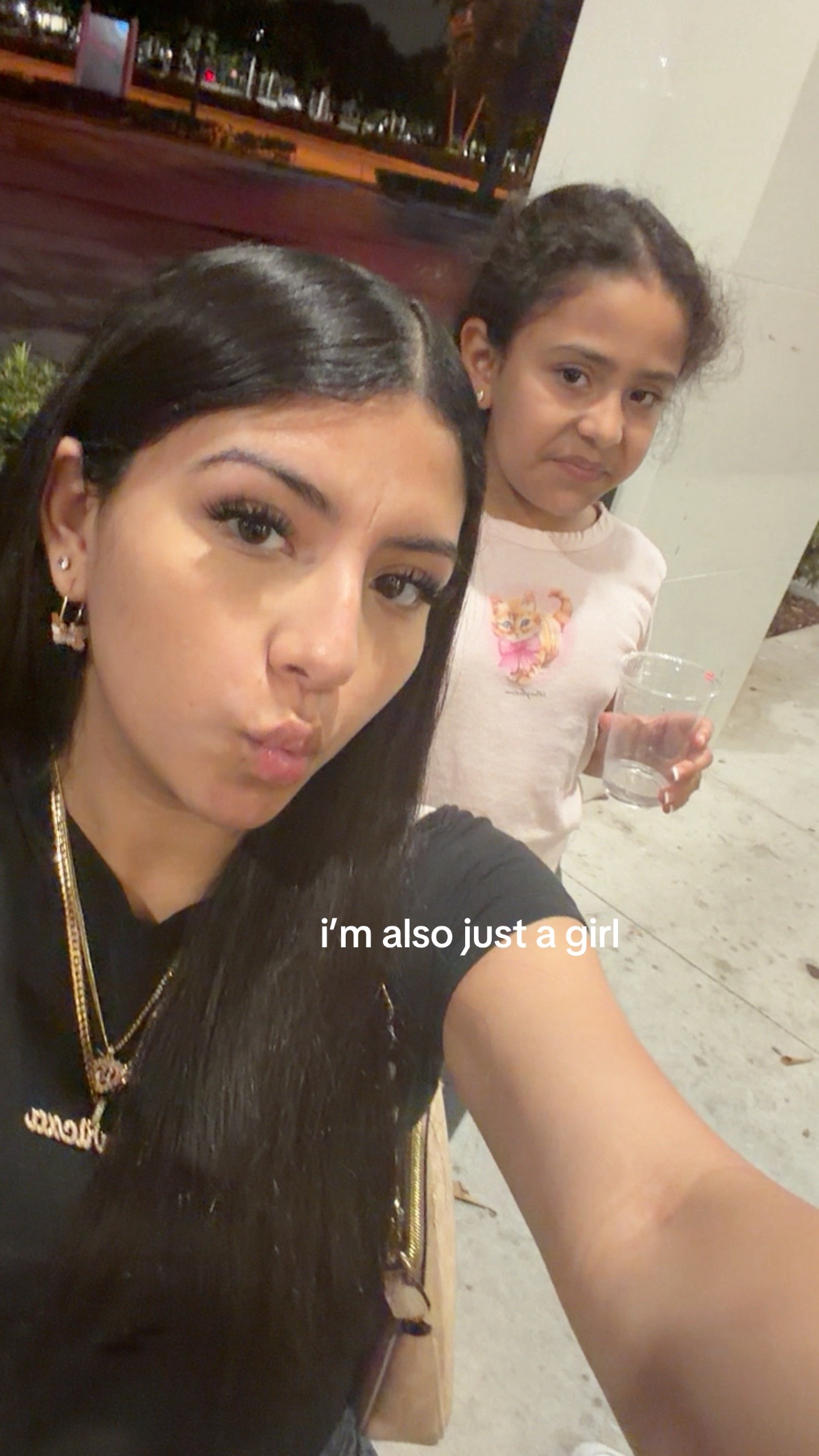 @𑣲chiquis