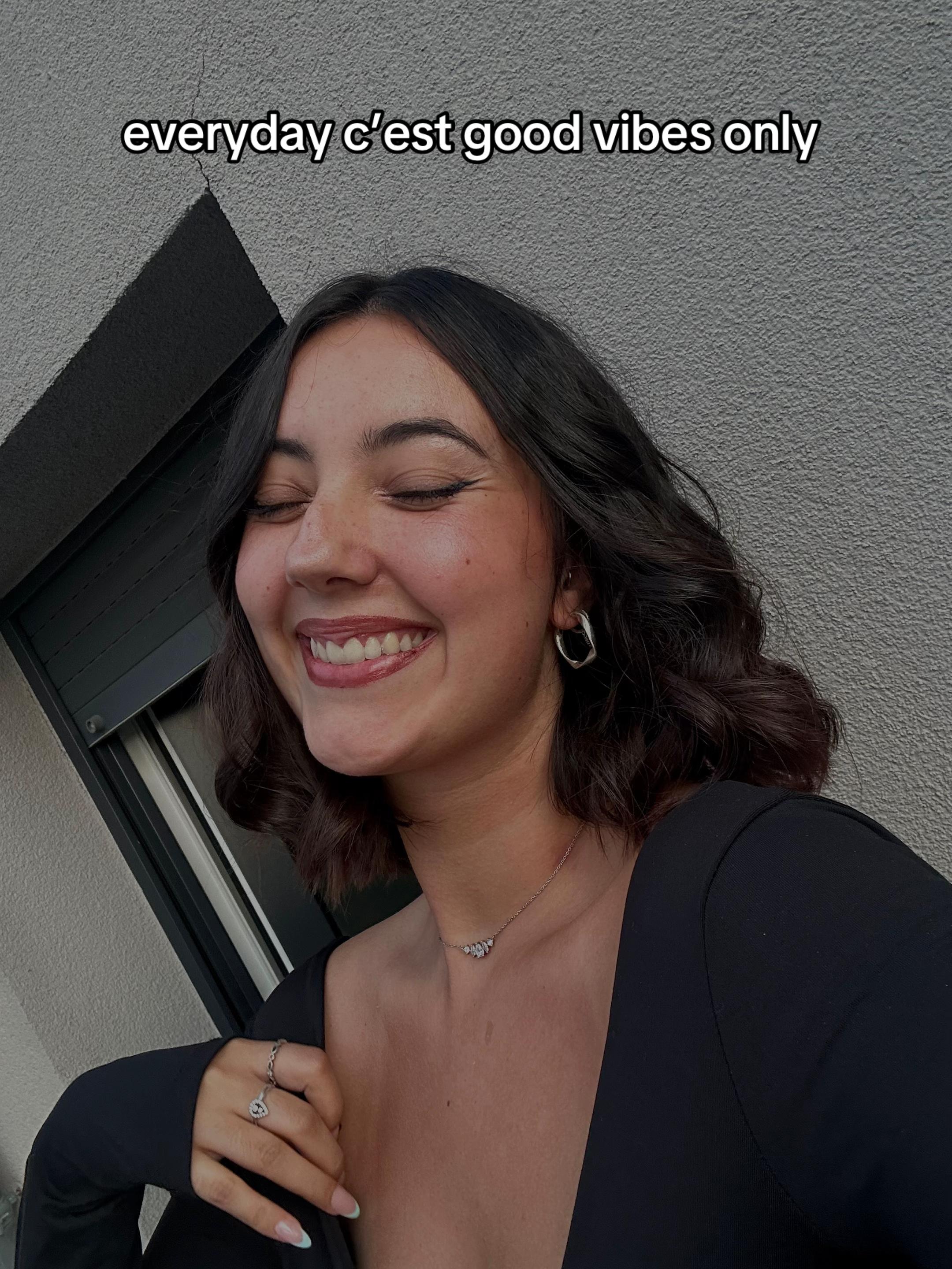 @Ju.