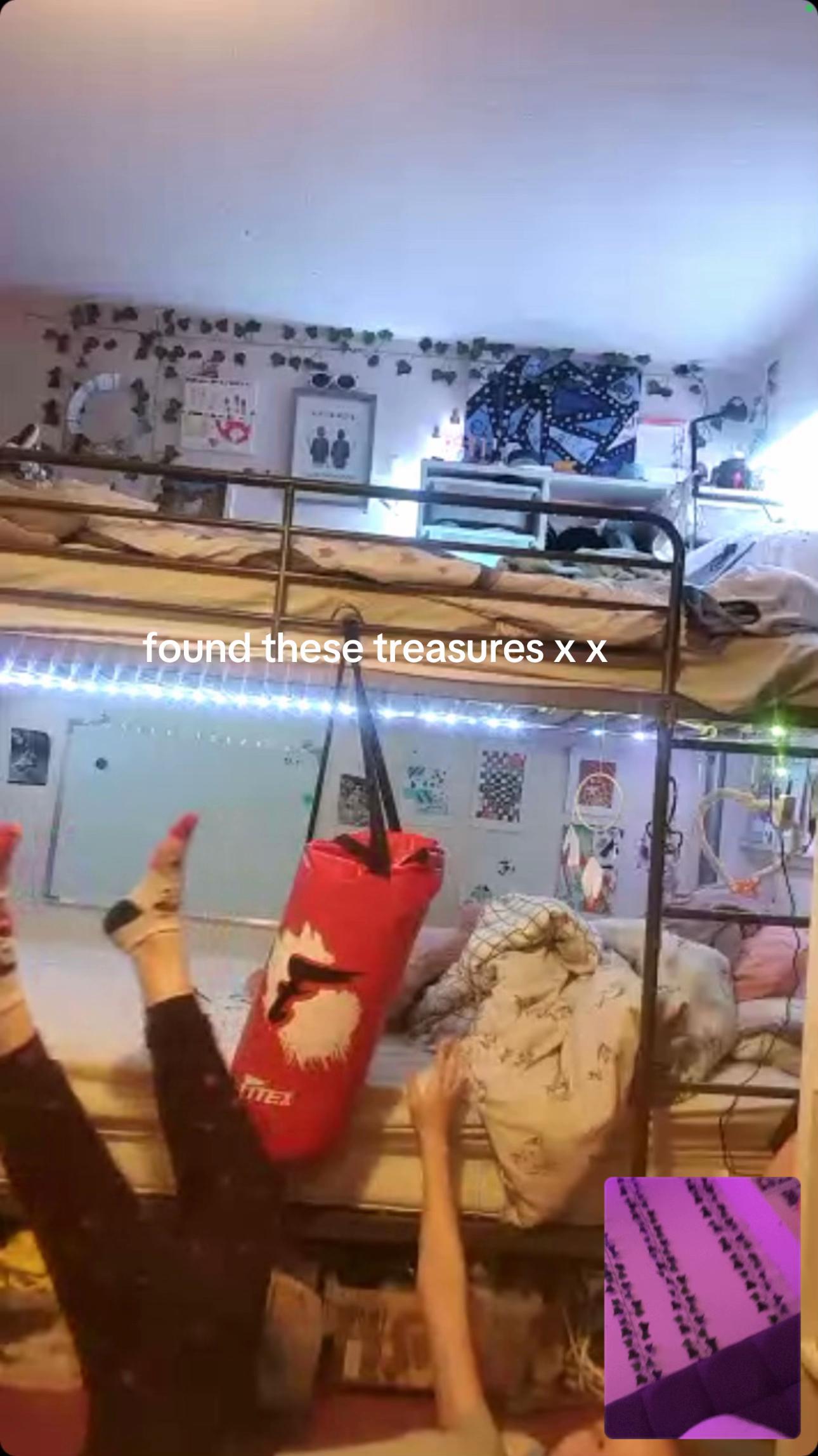 @𝓉𝒾𝓁𝓈🍒🪭🥂🫶🏻🤍