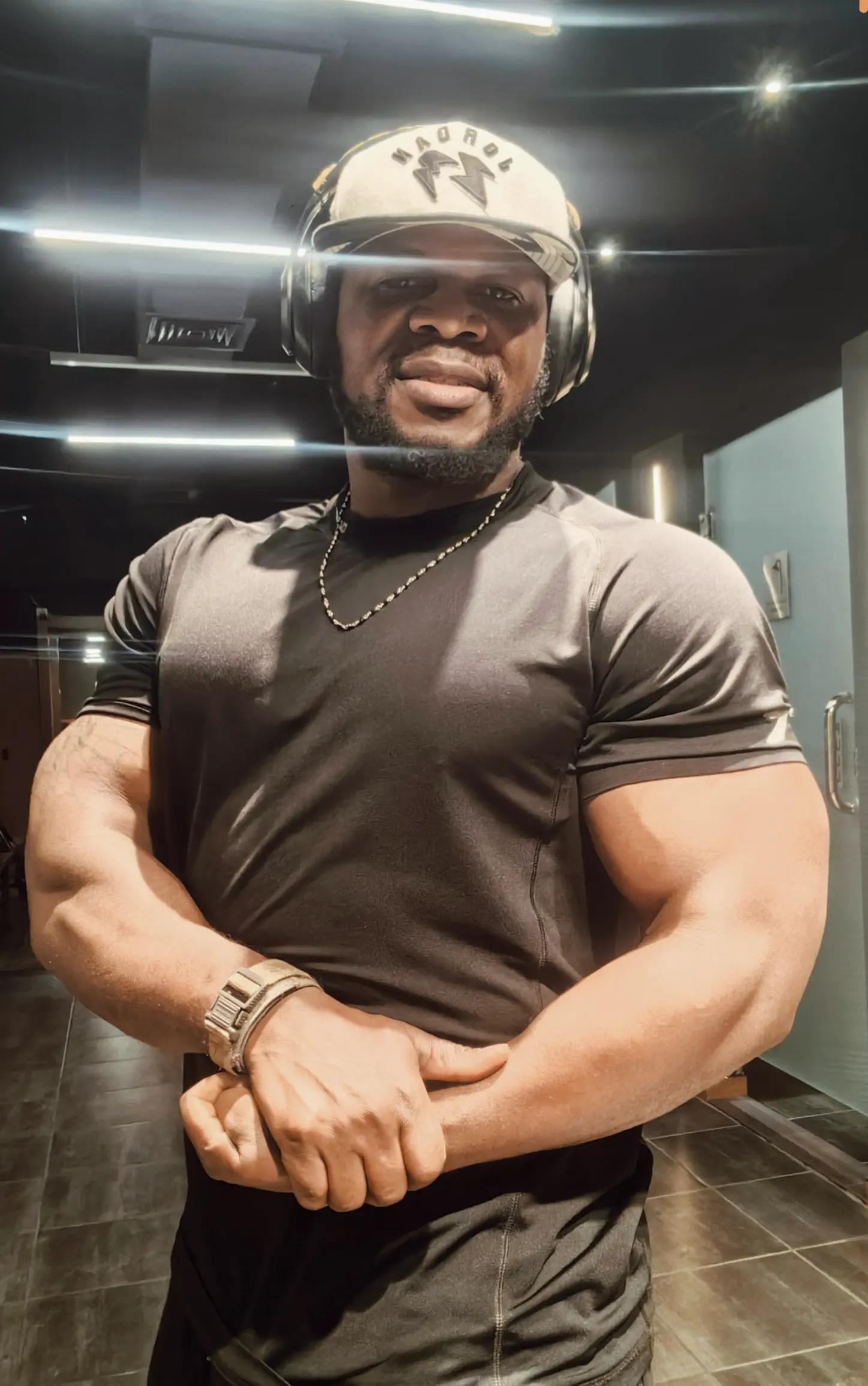 @STONE GYM TRAINER🇹🇬🇬🇭
