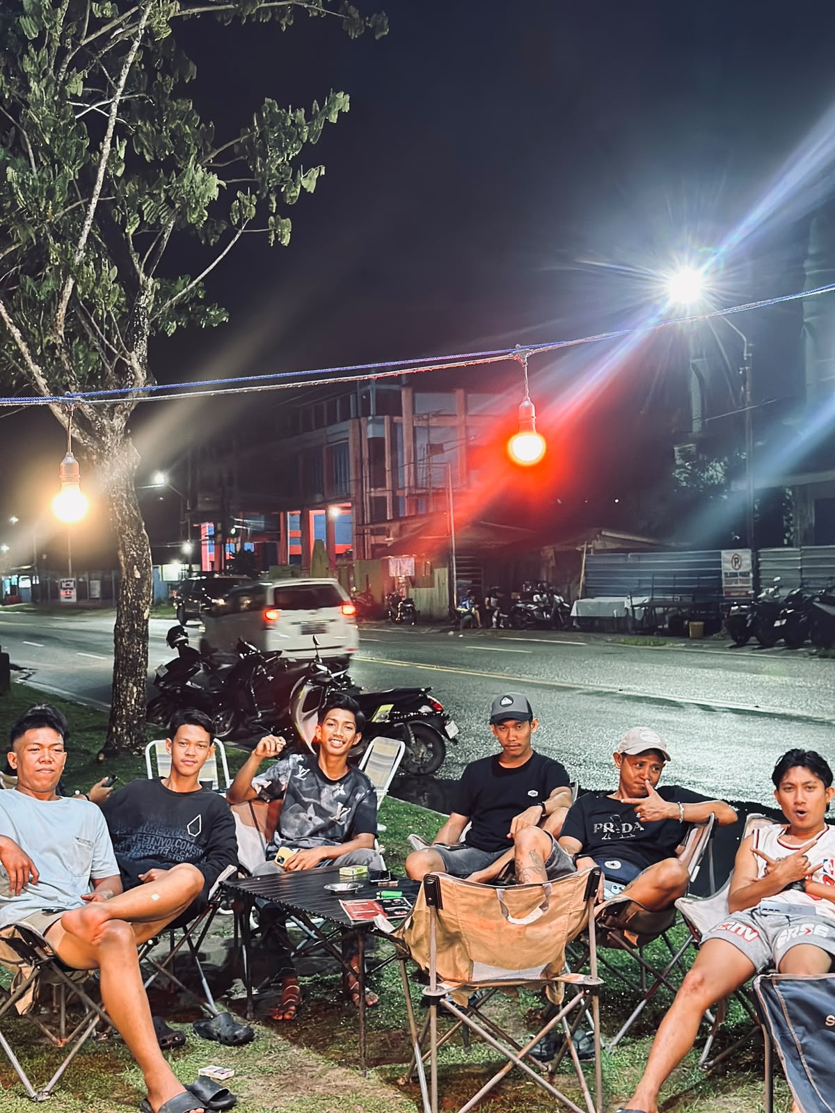 @Pengguna Sekitar