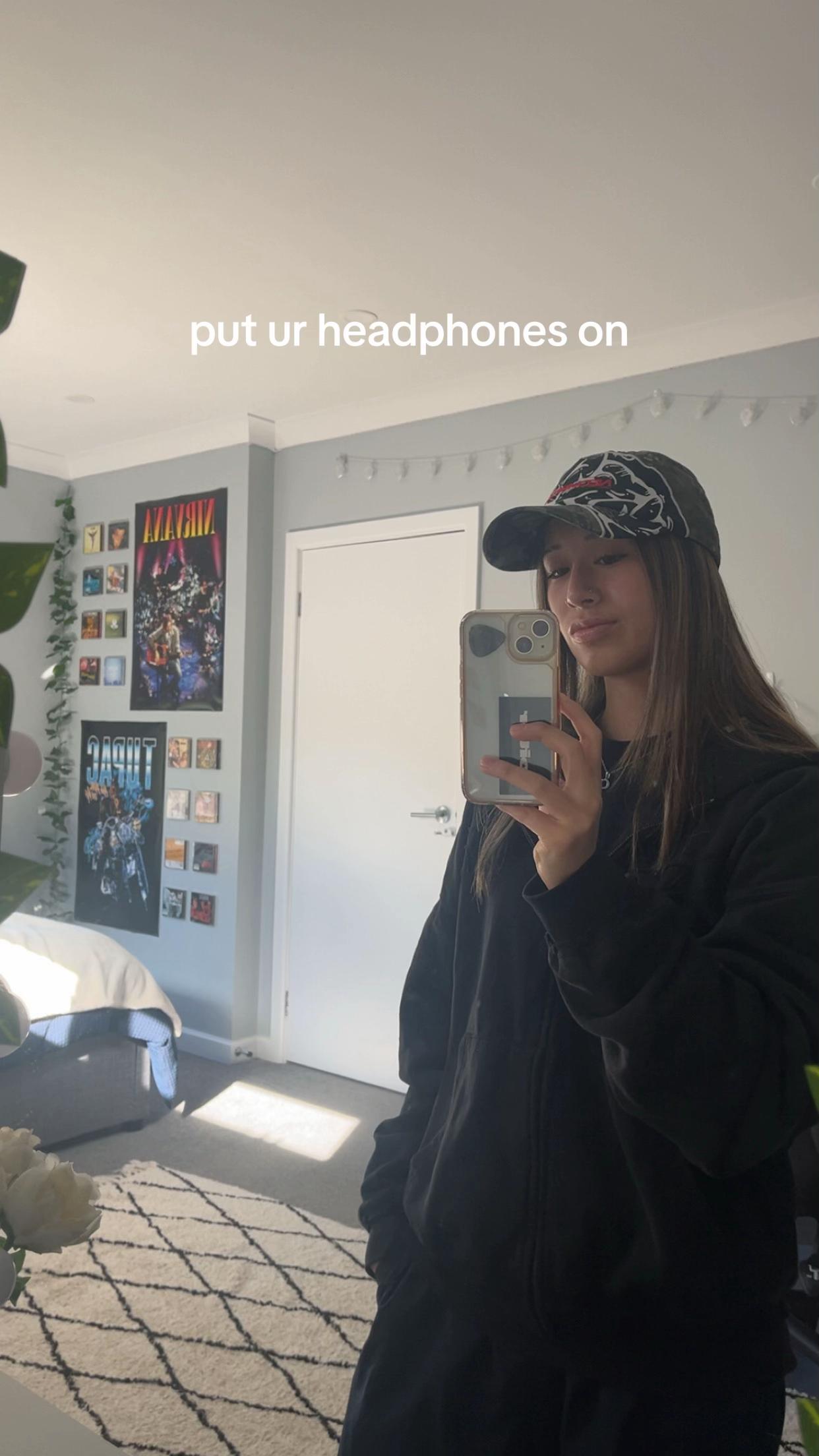 @𝖈