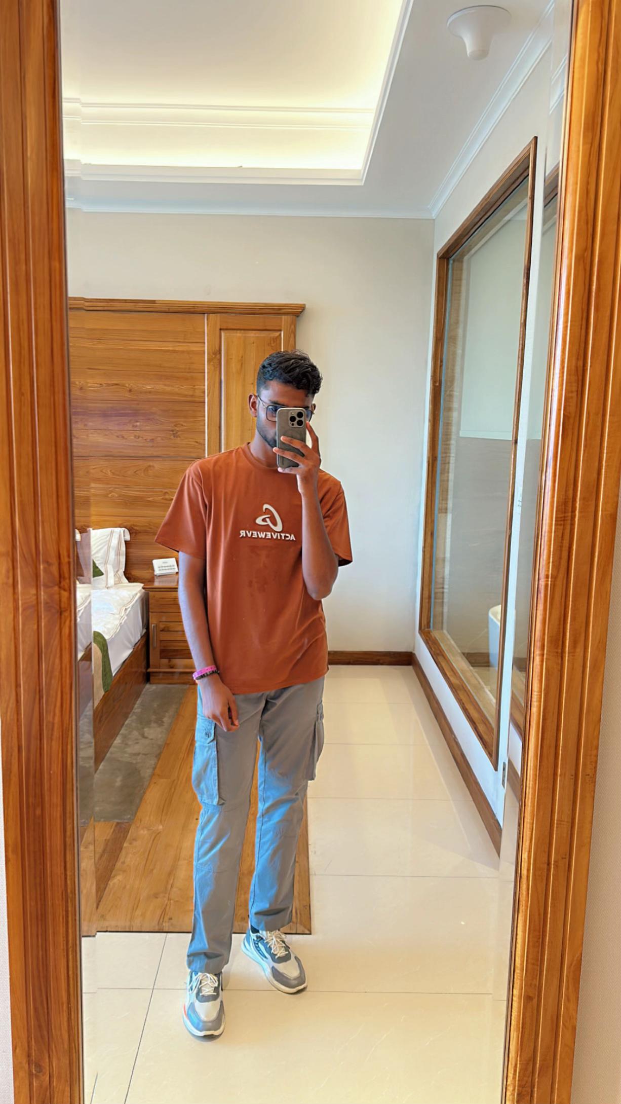 @Akmr_💫