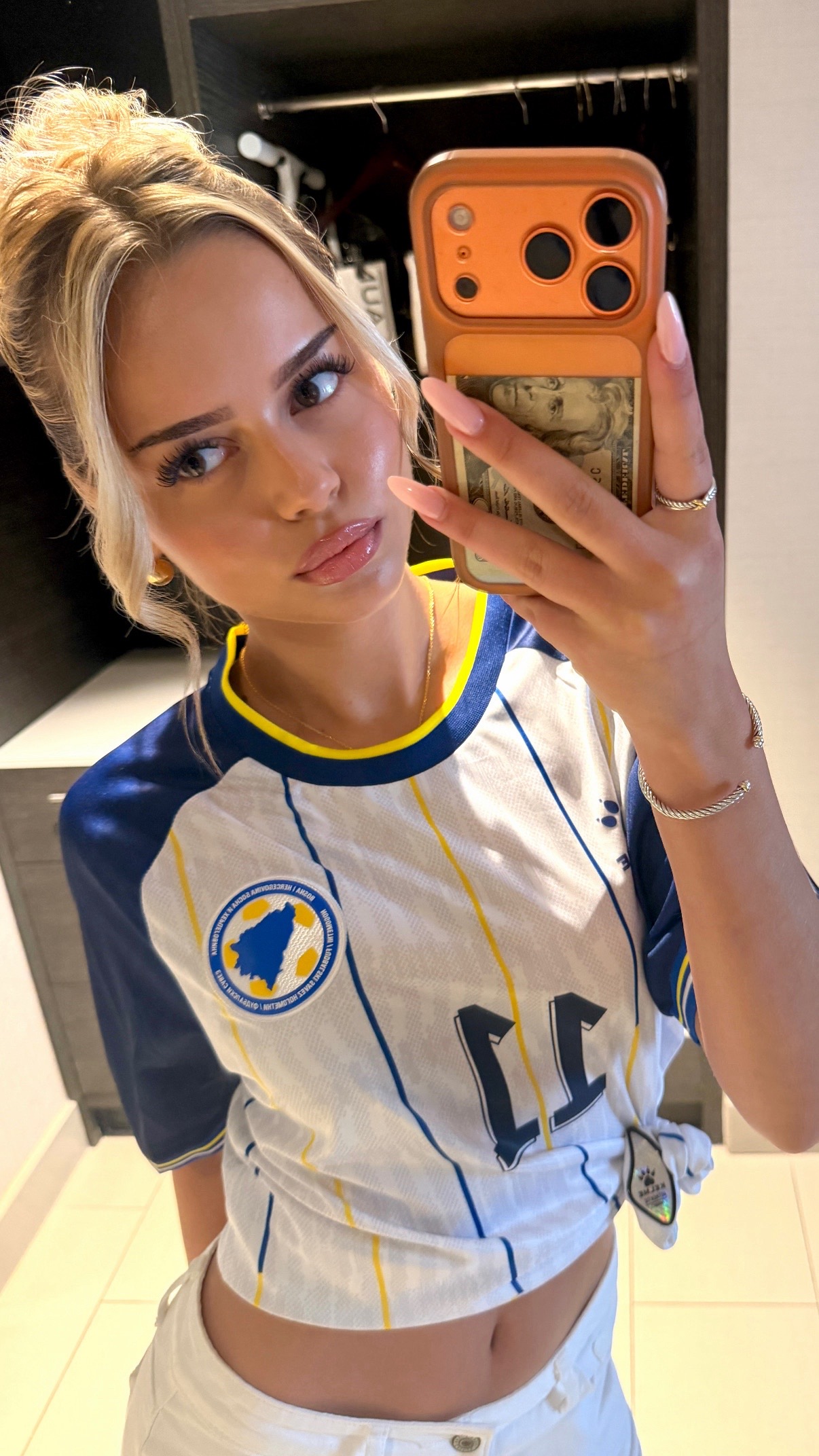 @Minela