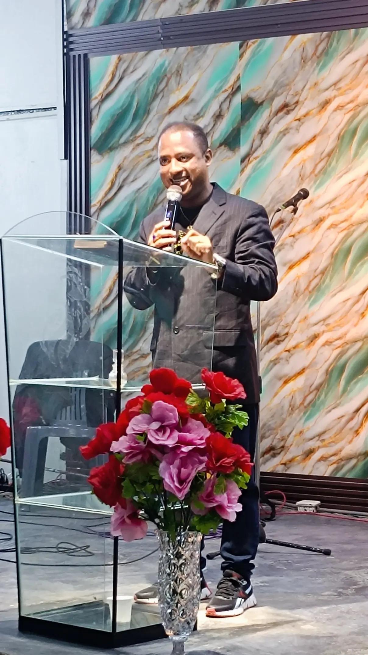 @PASTOR HENRI MART&Iacute;NEZ OFICIAL
