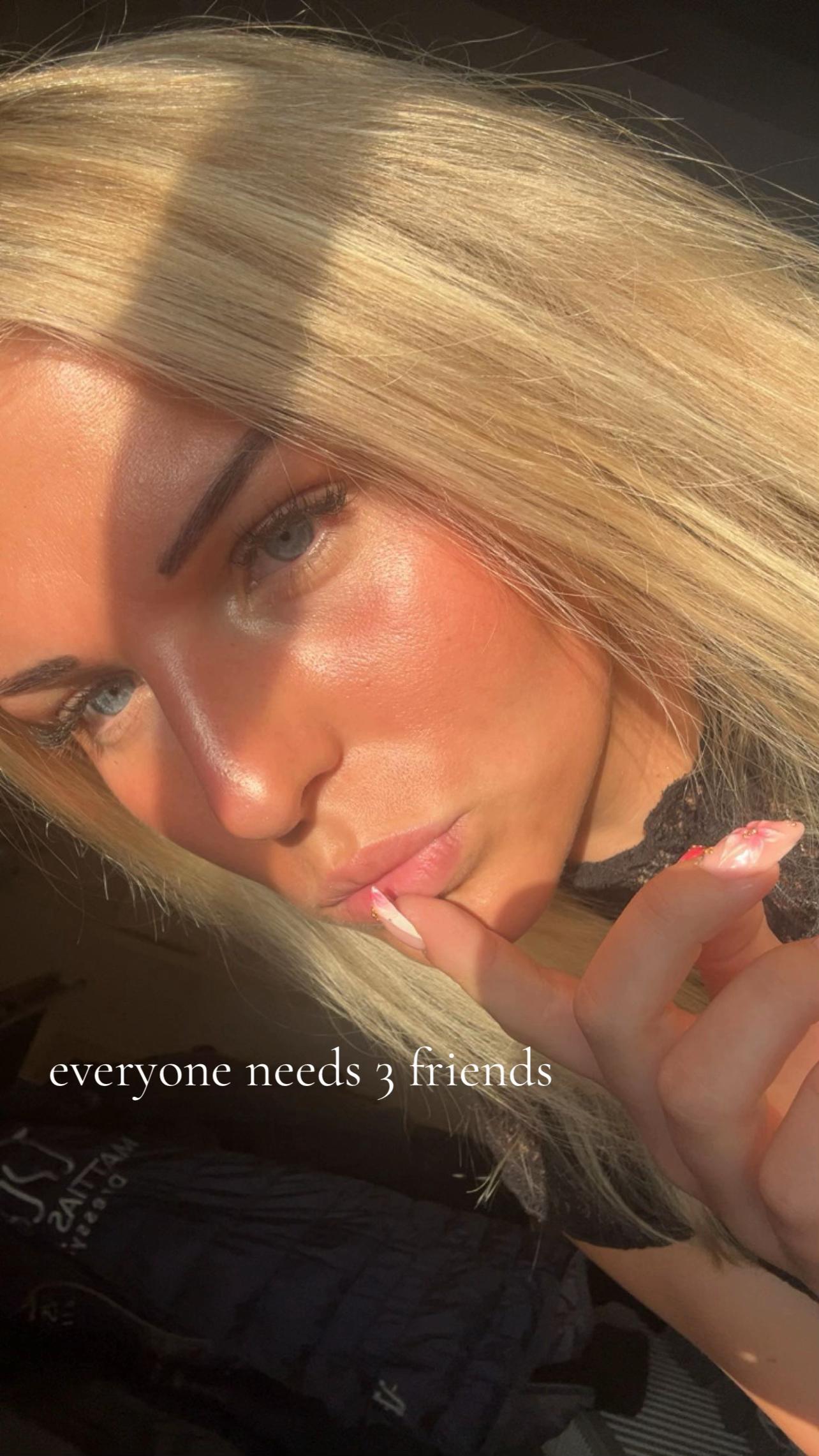 @𝓫𝓵𝓸𝓷𝓭𝓲𝓷𝓽𝓾𝓿𝓪