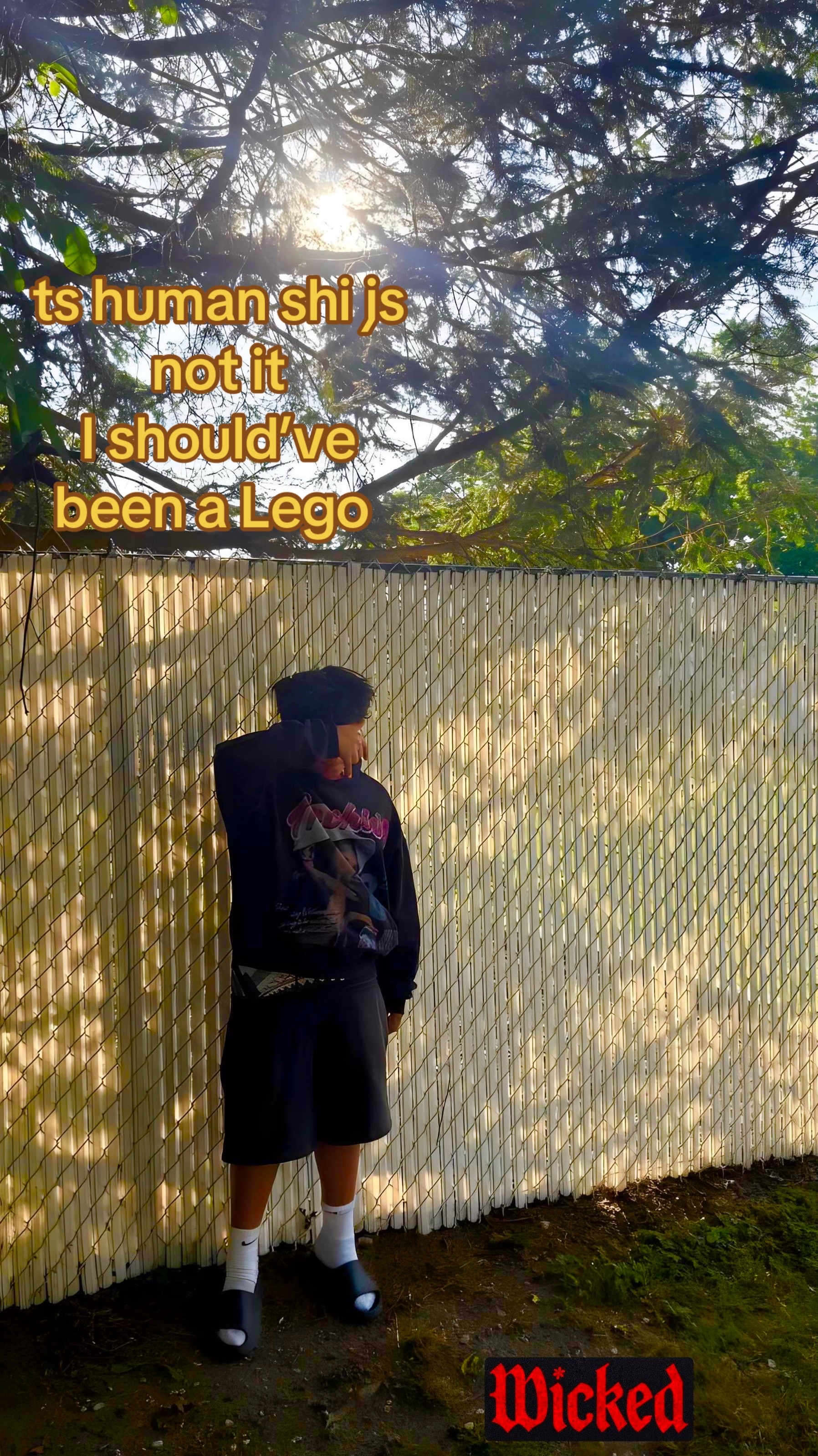 @⃟