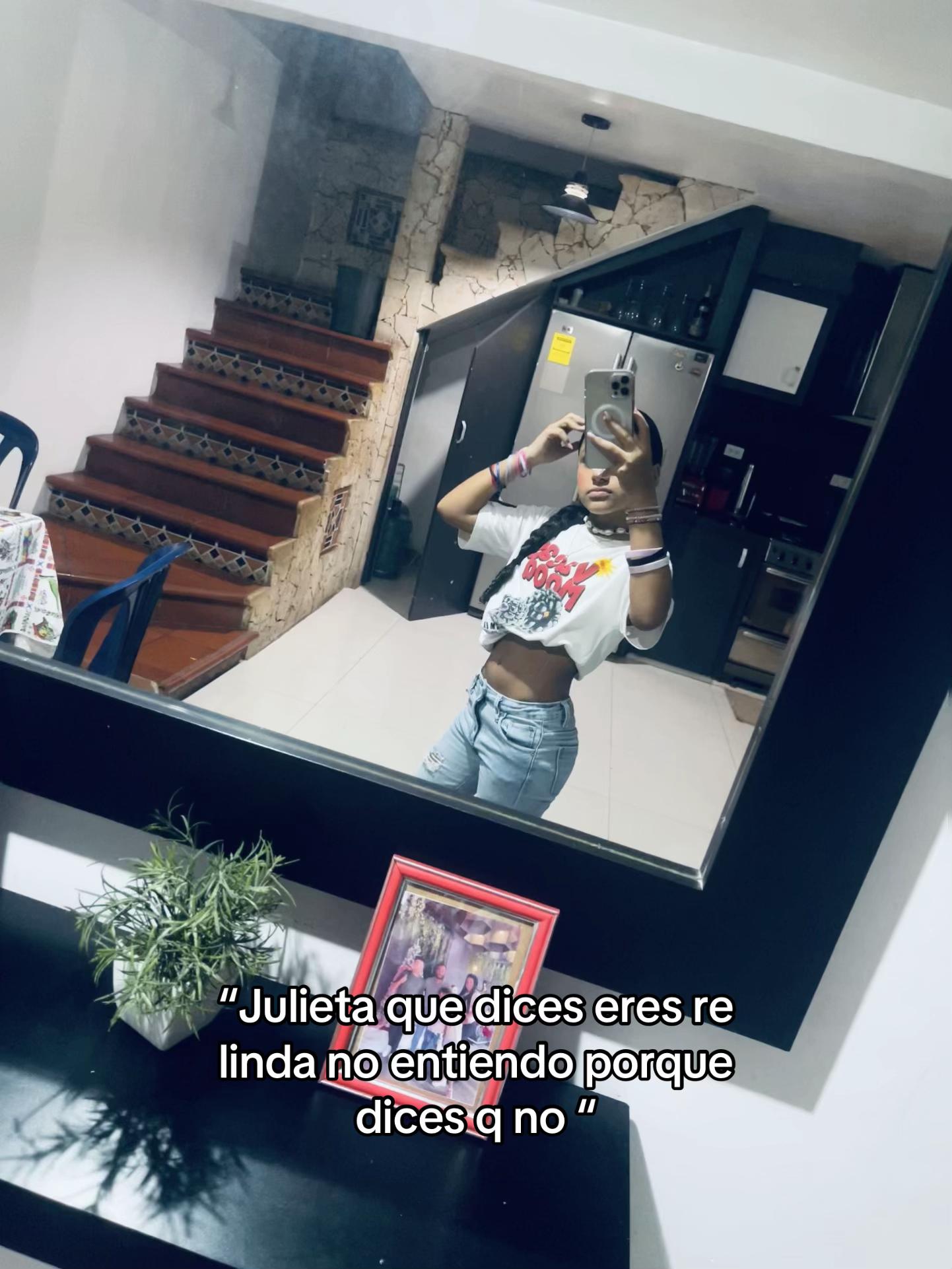 @Julii🦈