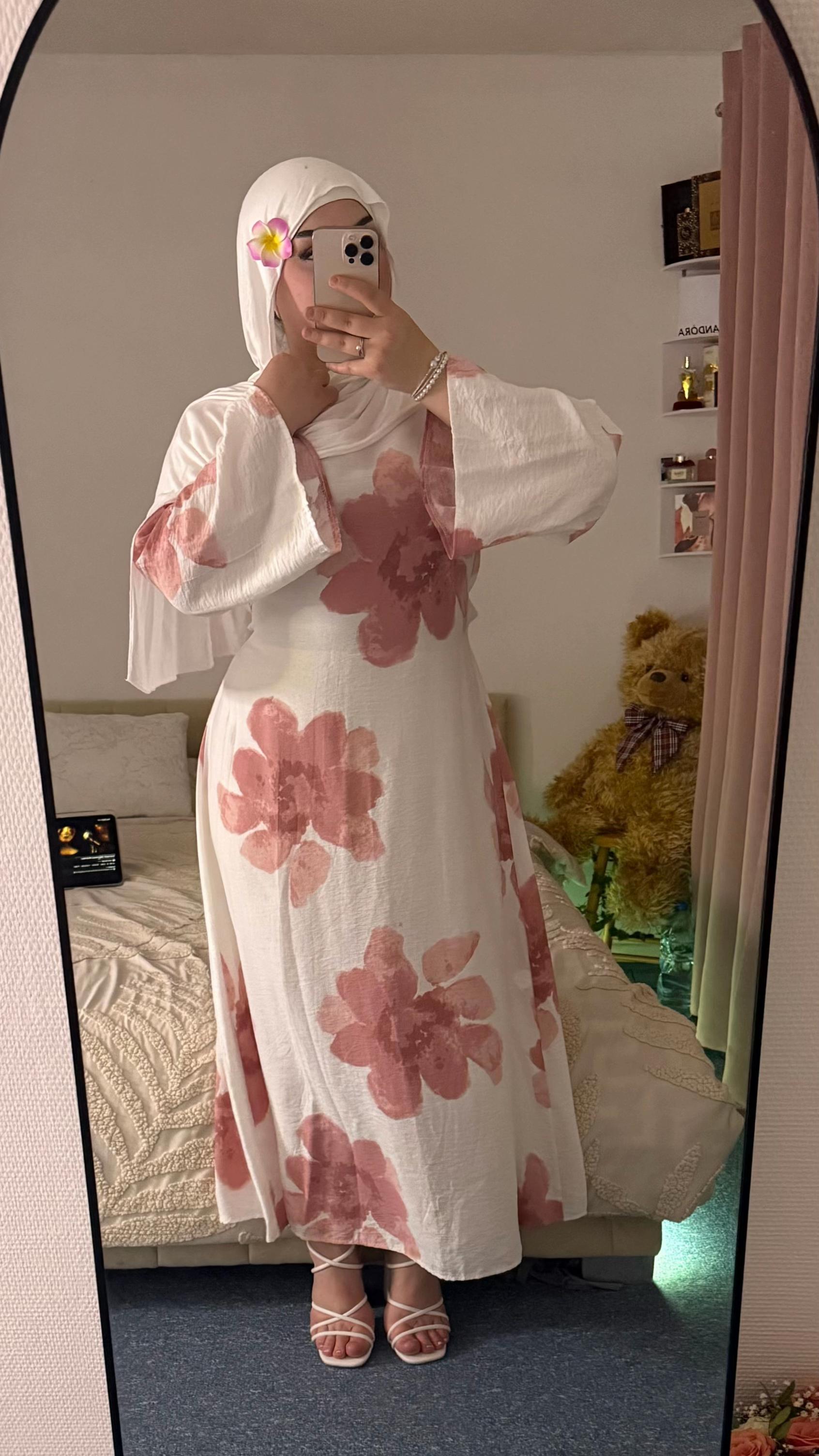 @𝐇