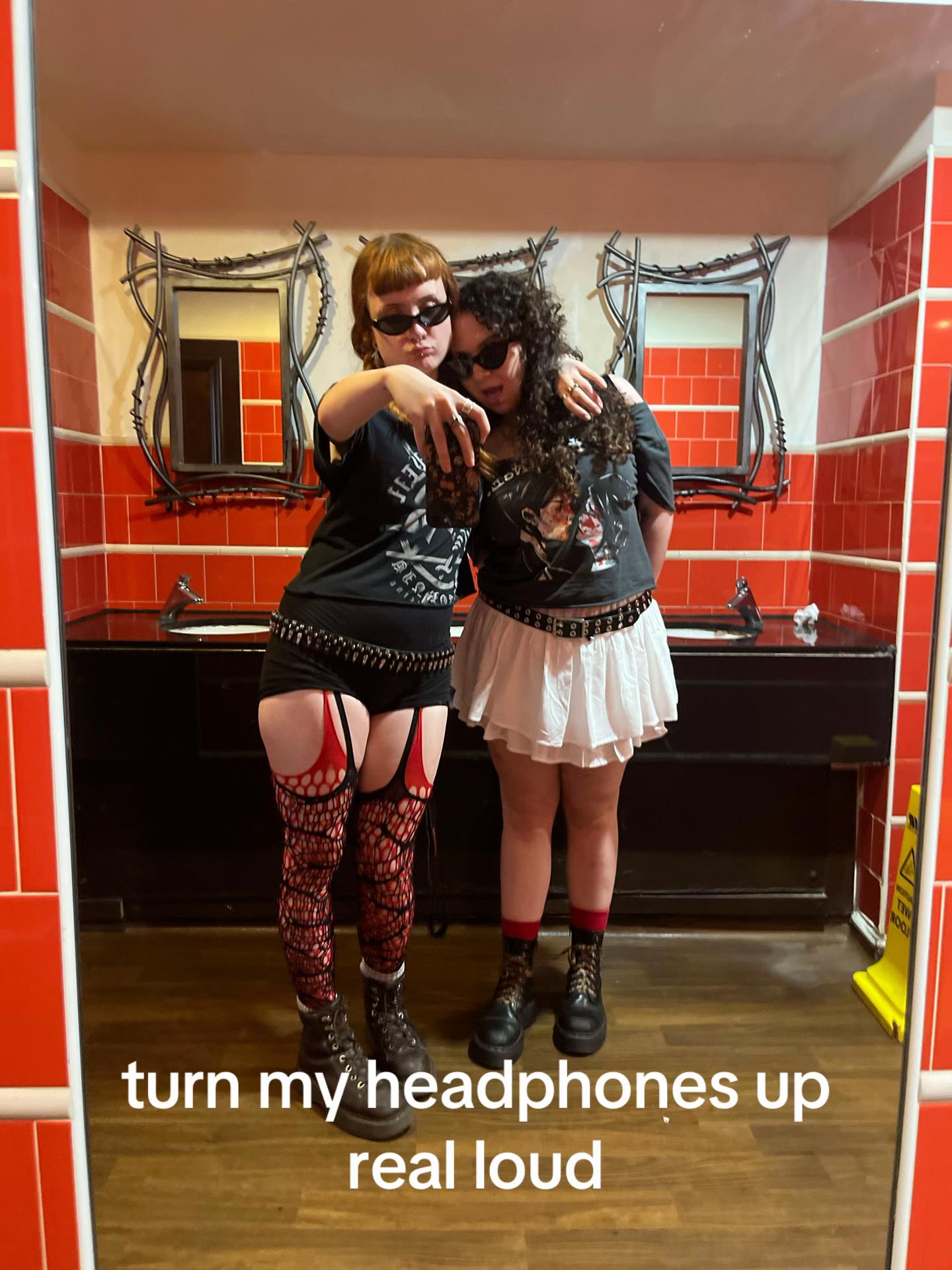@mo🦇💜