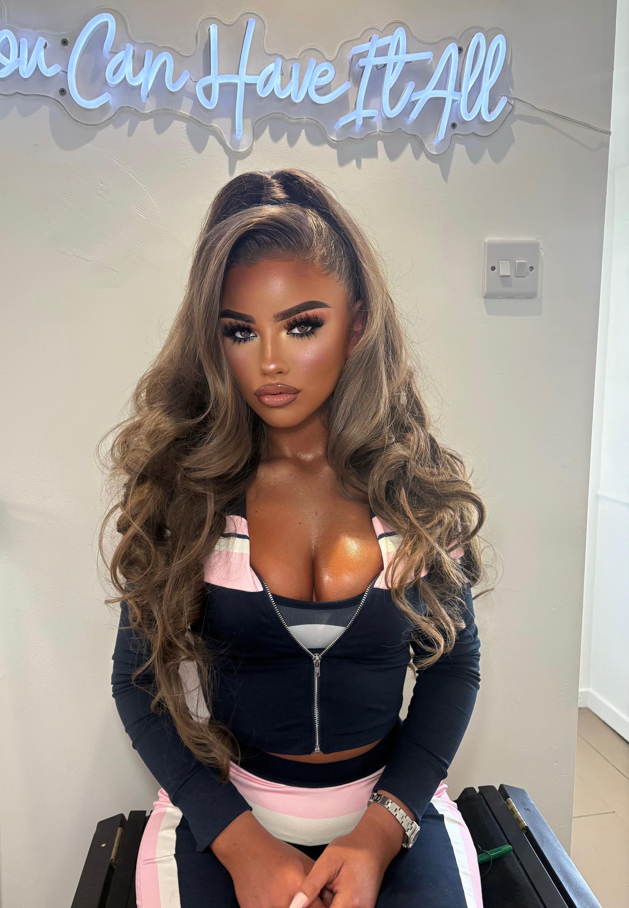 @MAKEUPBYSHOLAA