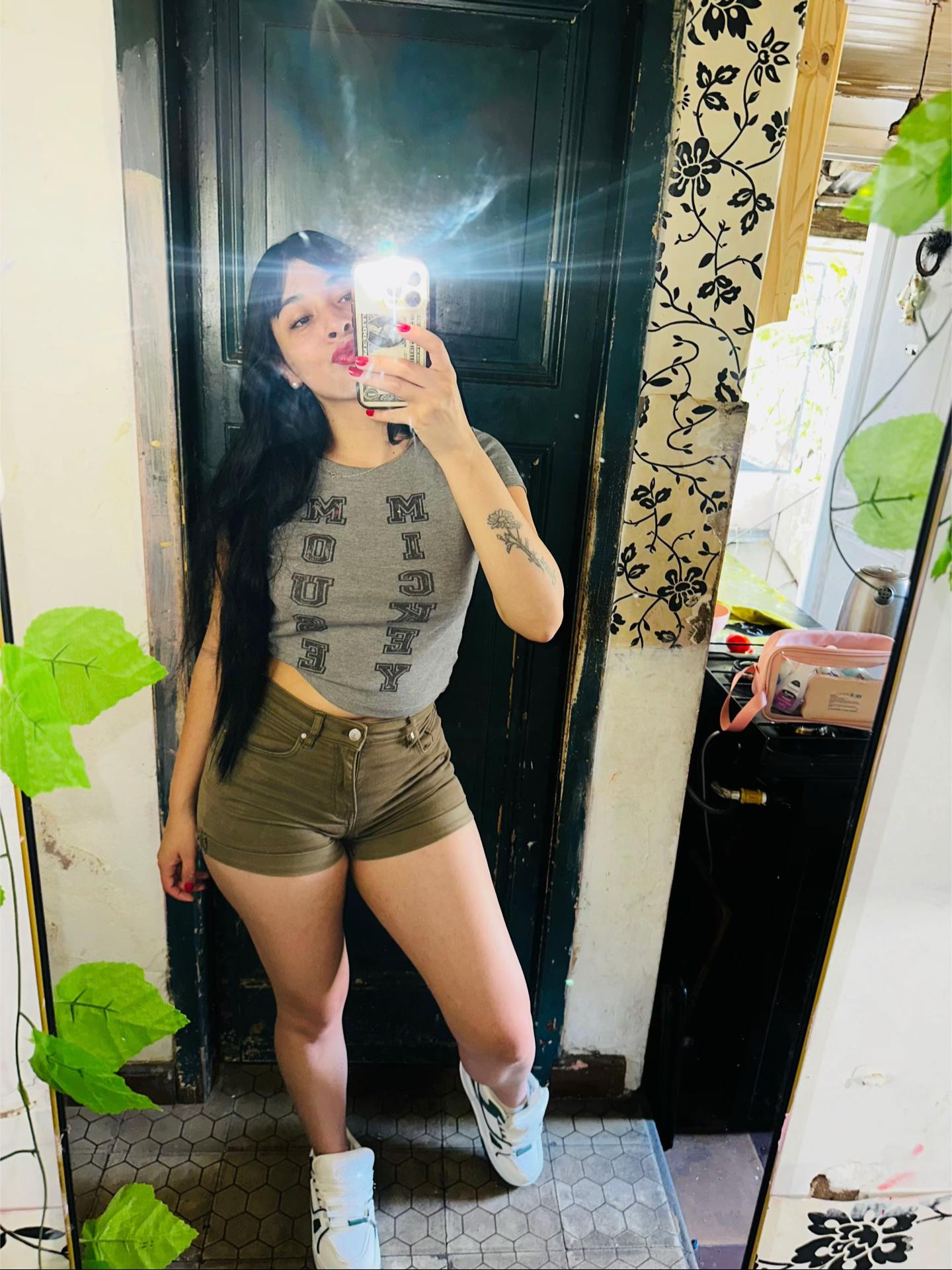 @ℳ𝑒𝓁𝒶𝓃𝓎👩🏻&zwj;🦰