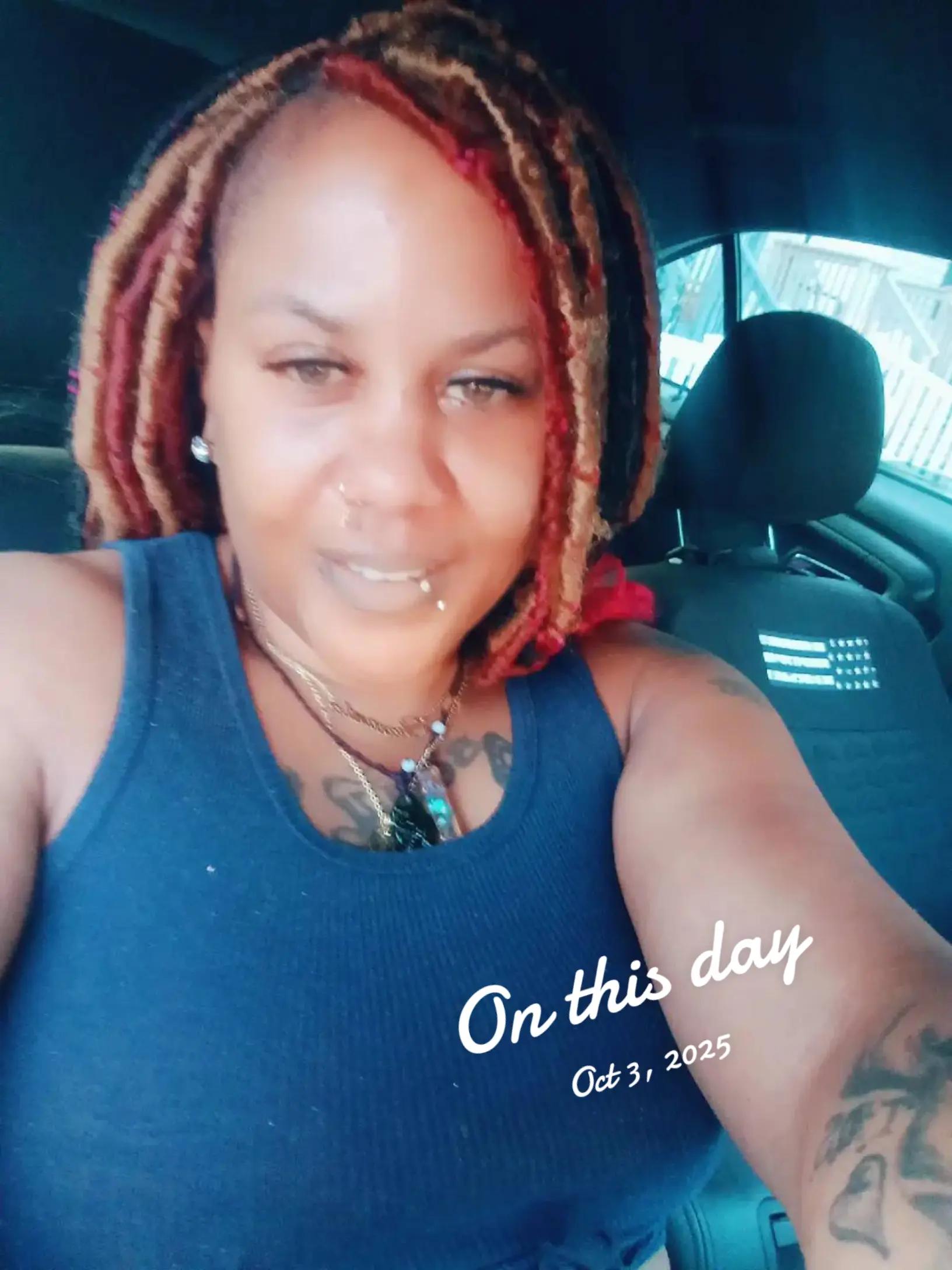 @(THE PRETTY PLUG ) UNEEK