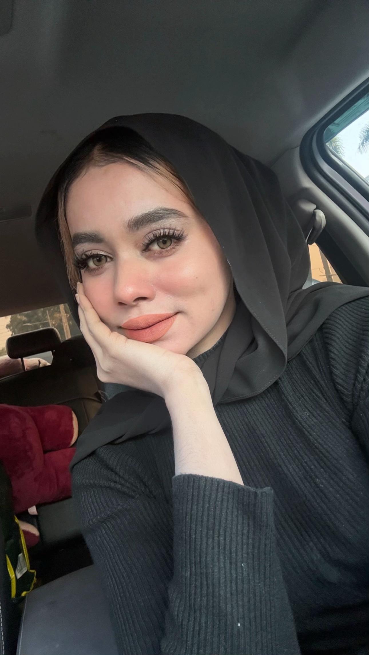 @Hollaniaaa