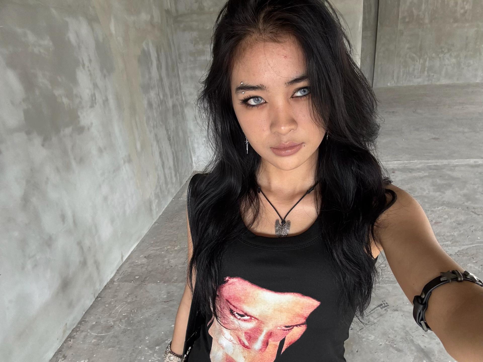 @bella