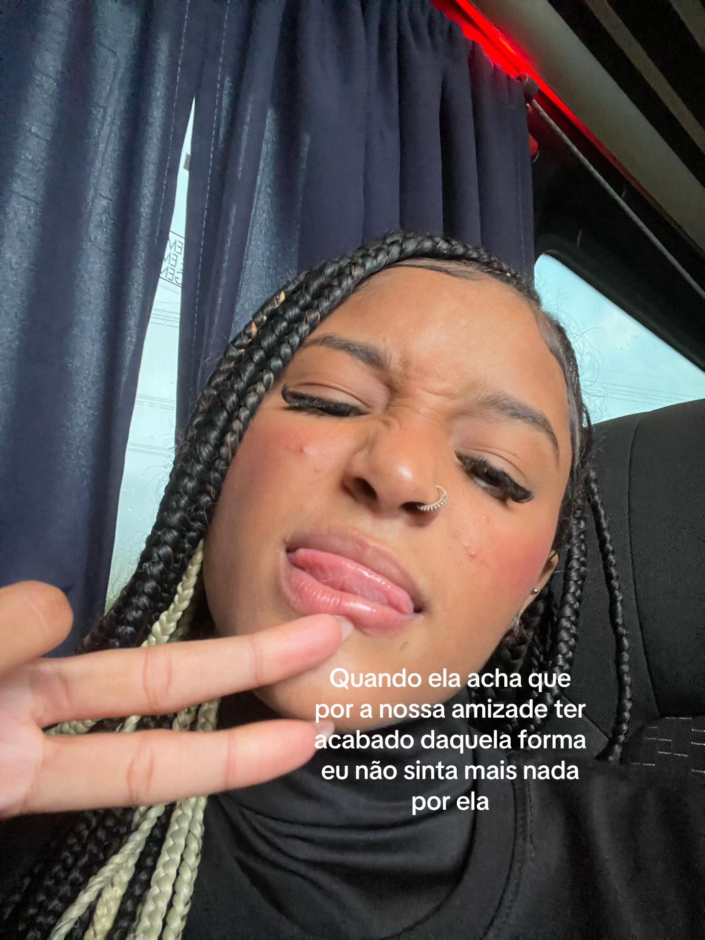 @Lívinha🌞