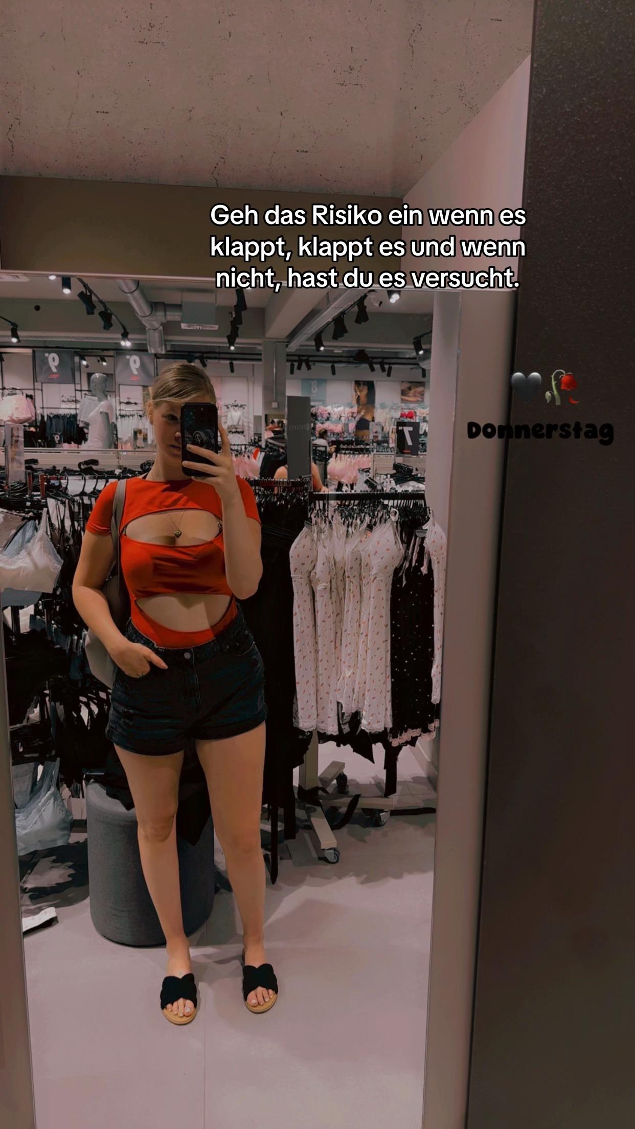 @Laura 🖤 🧸