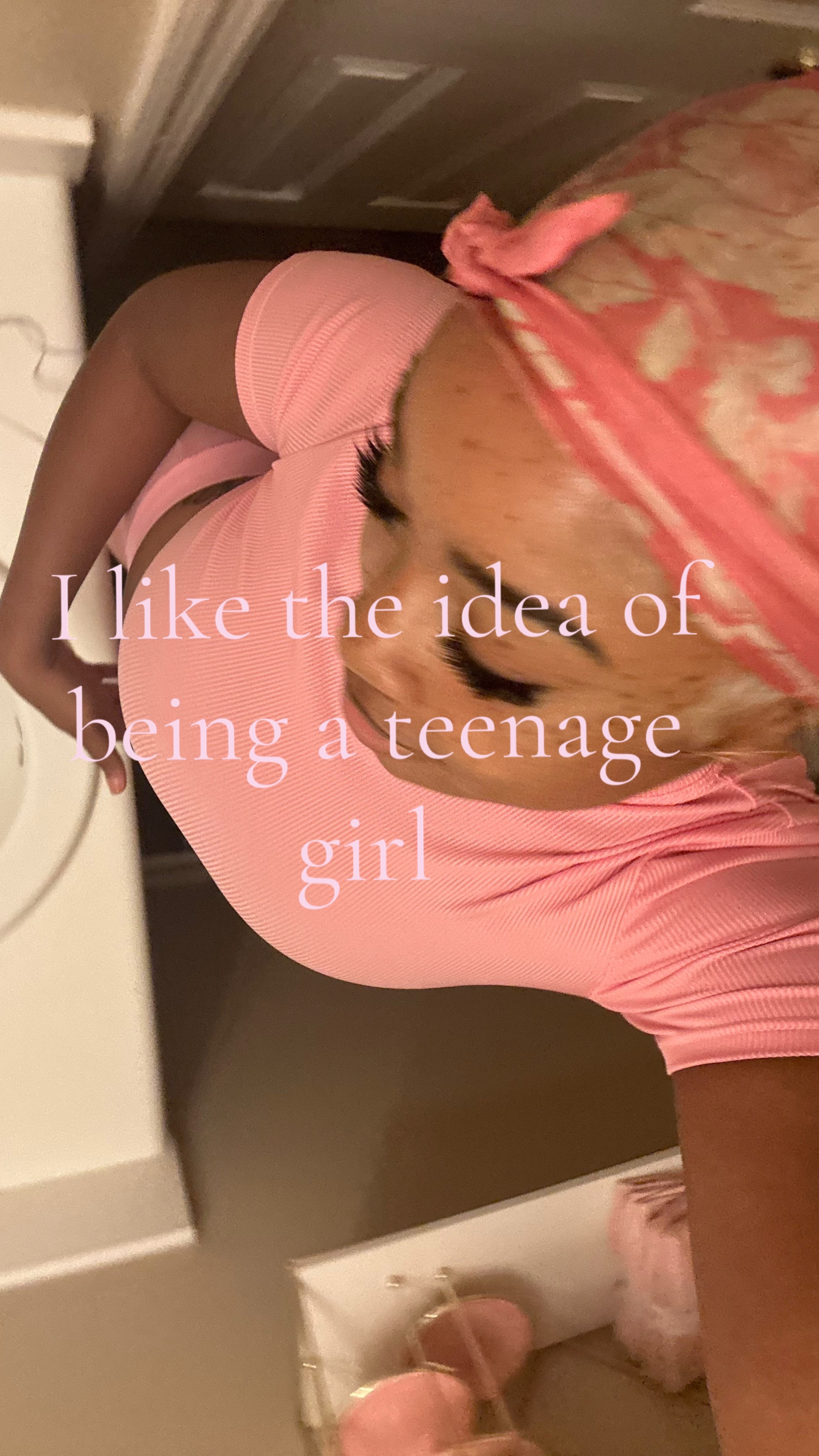 @👩🏽🦰