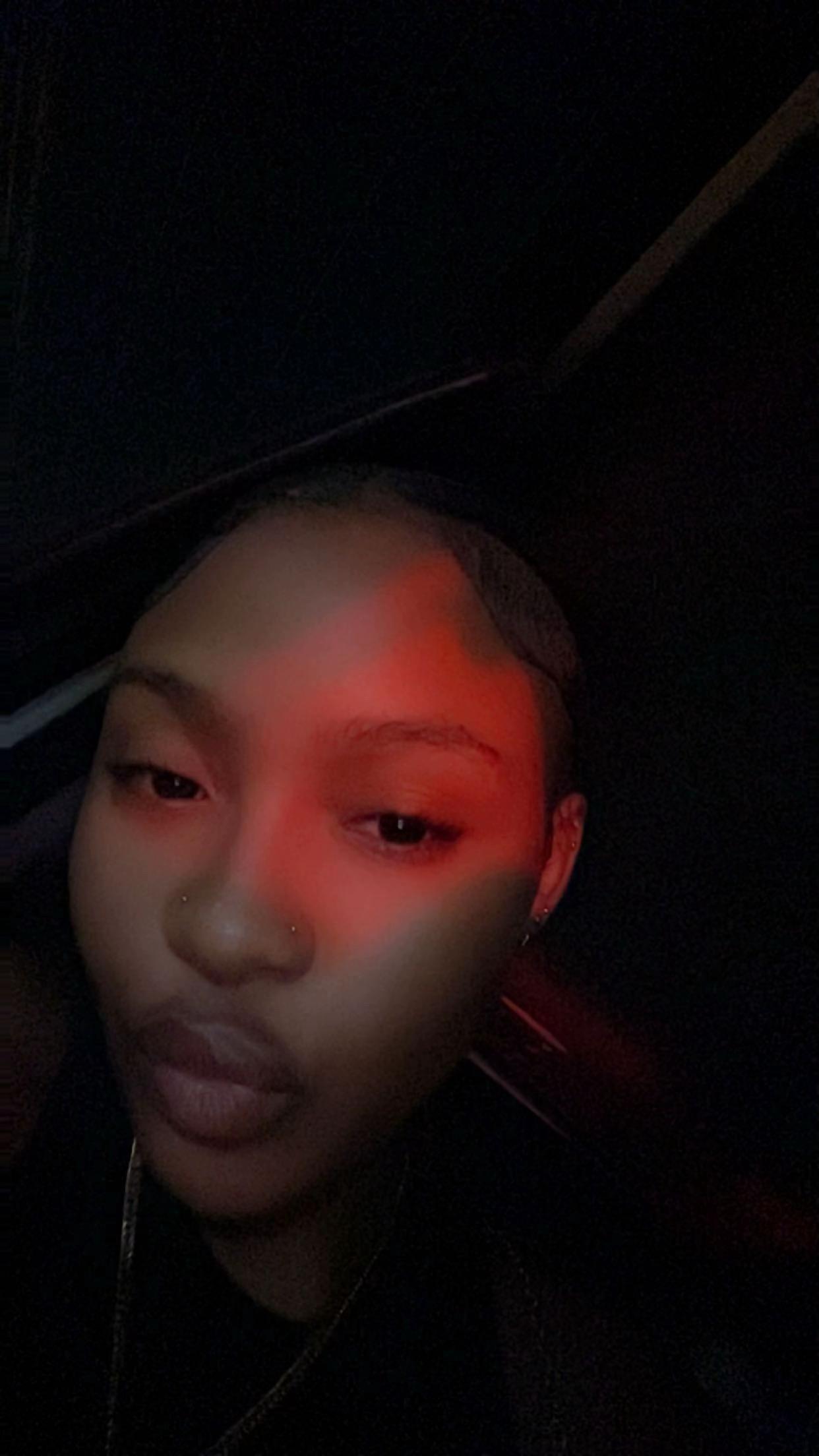 @niaabaee__