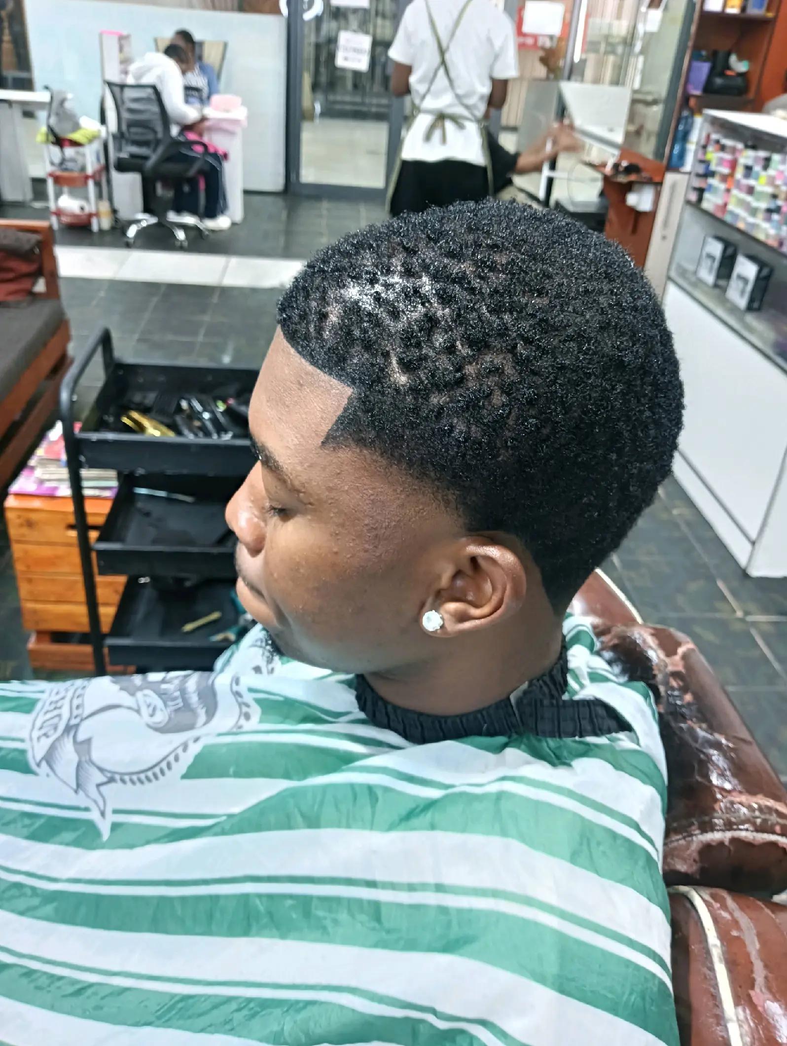 @Royal beauty hair salon.SA