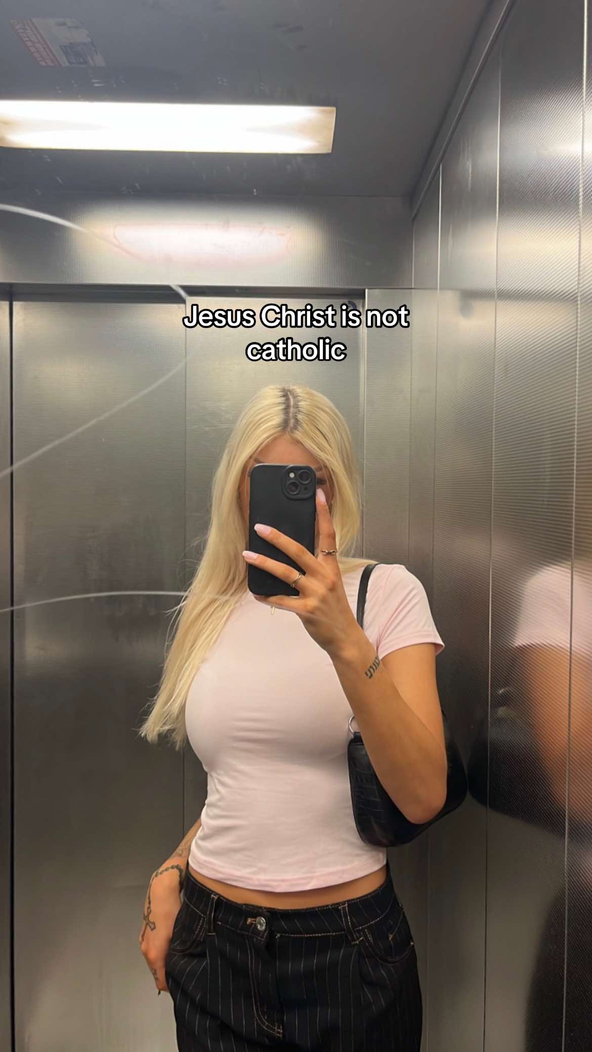 @𝒞𝒽𝒶𝓇𝓁𝒾𝓃𝑒