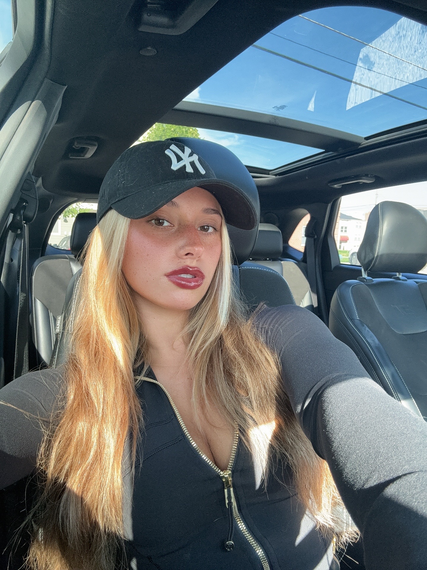 @≽^ ˕ • ྀི≼