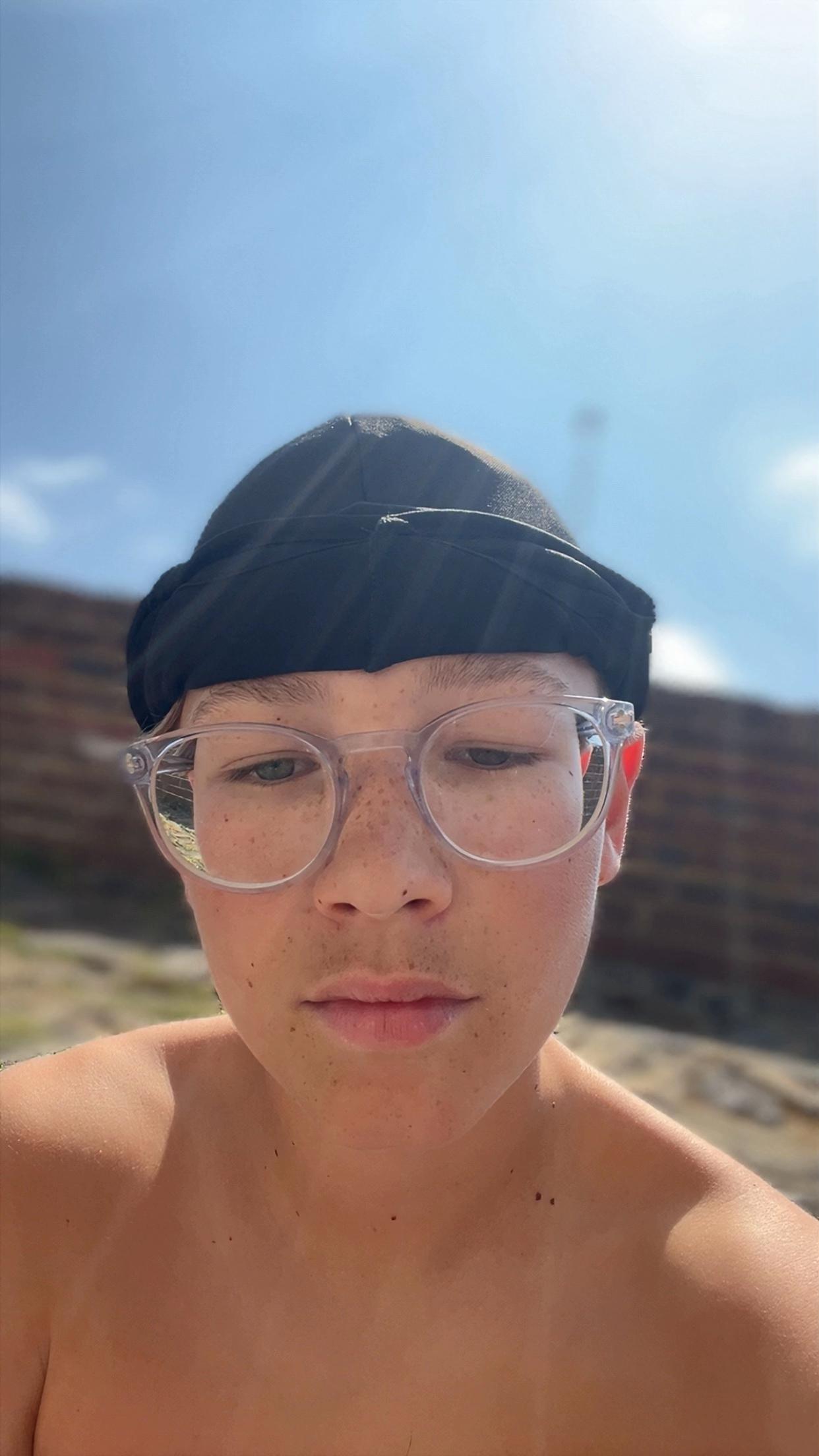 @👤