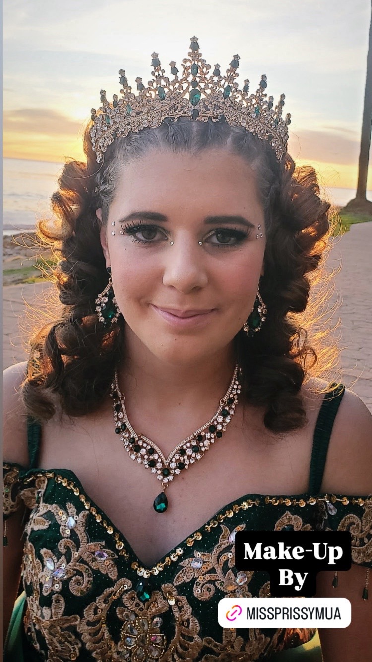 @MissprissyMUA/Laura