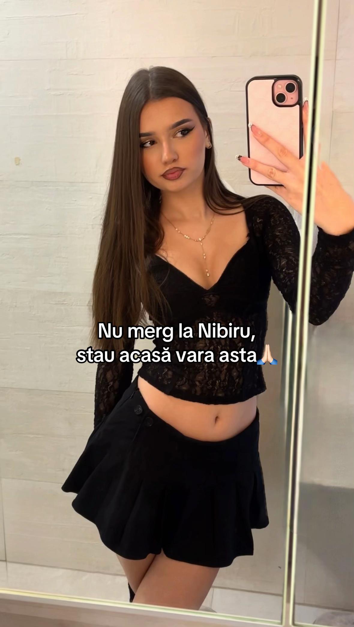 @adelinavrm