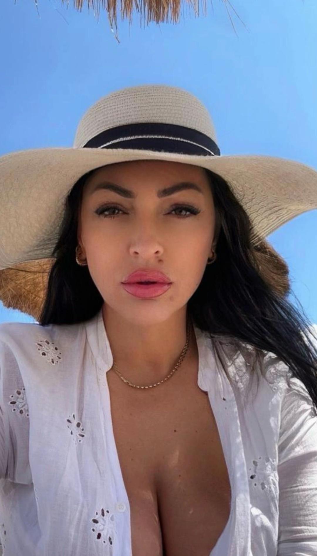 @adelinash1