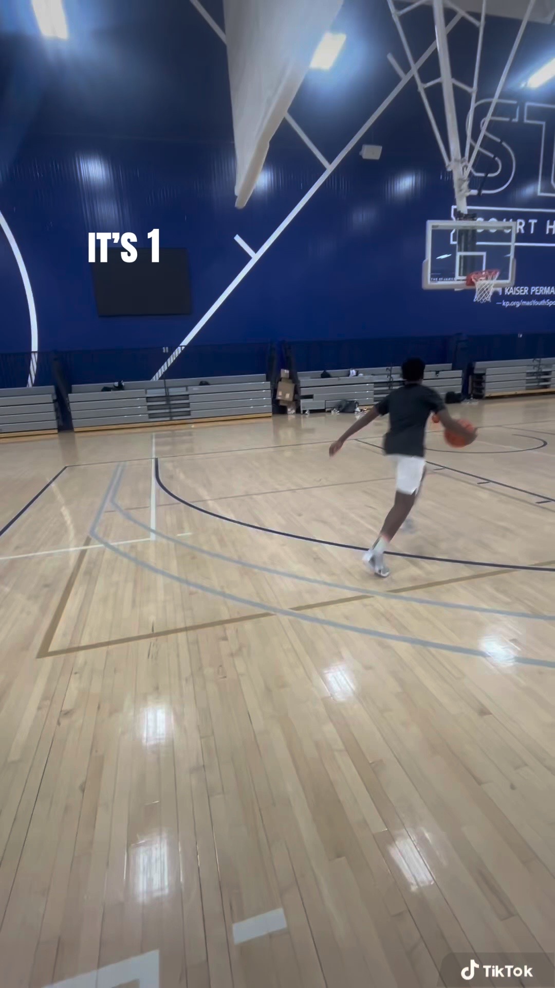 @⛹🏽♂️