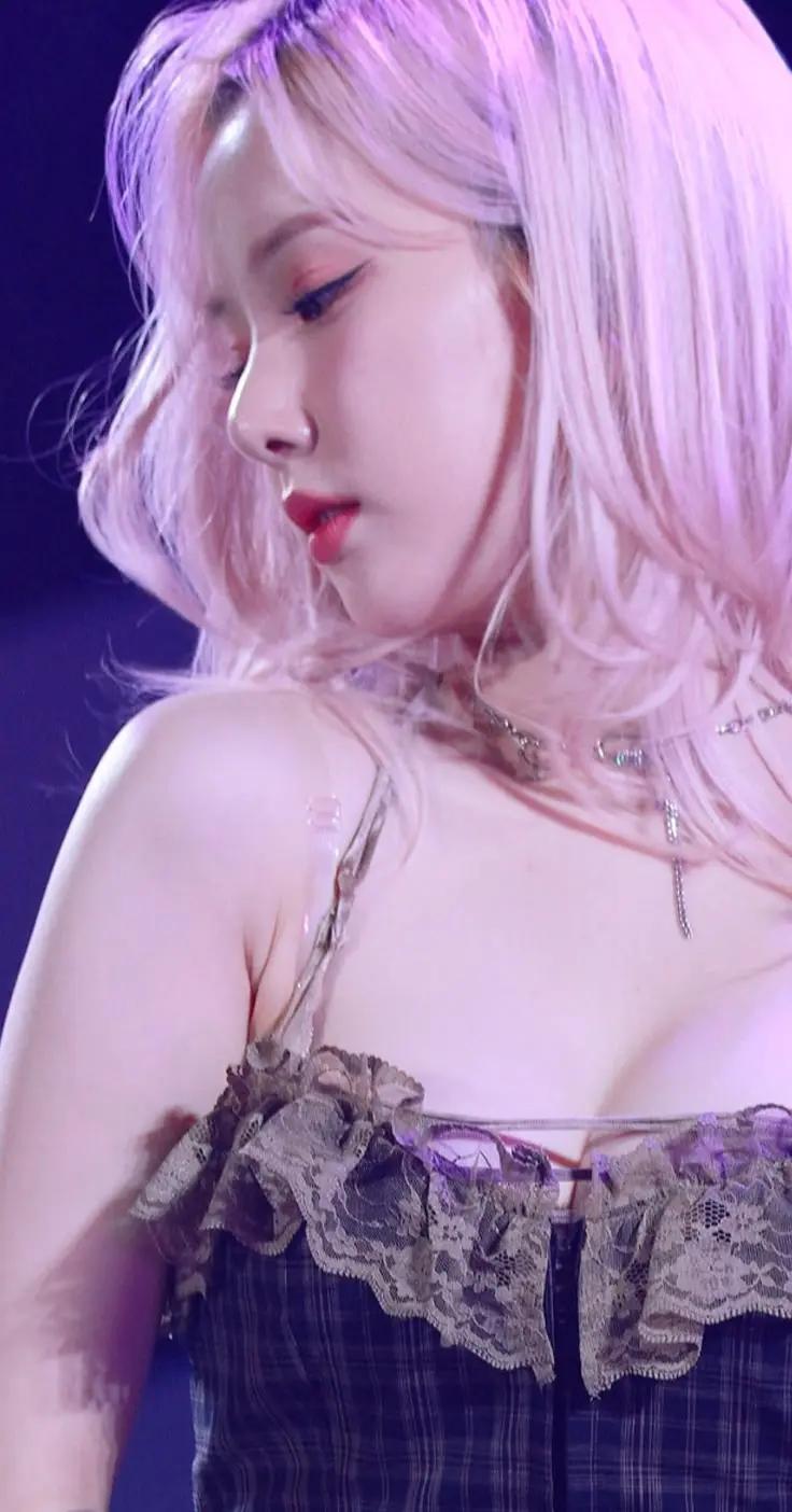 @👸🦋Universal Kpop Idols🦋👑