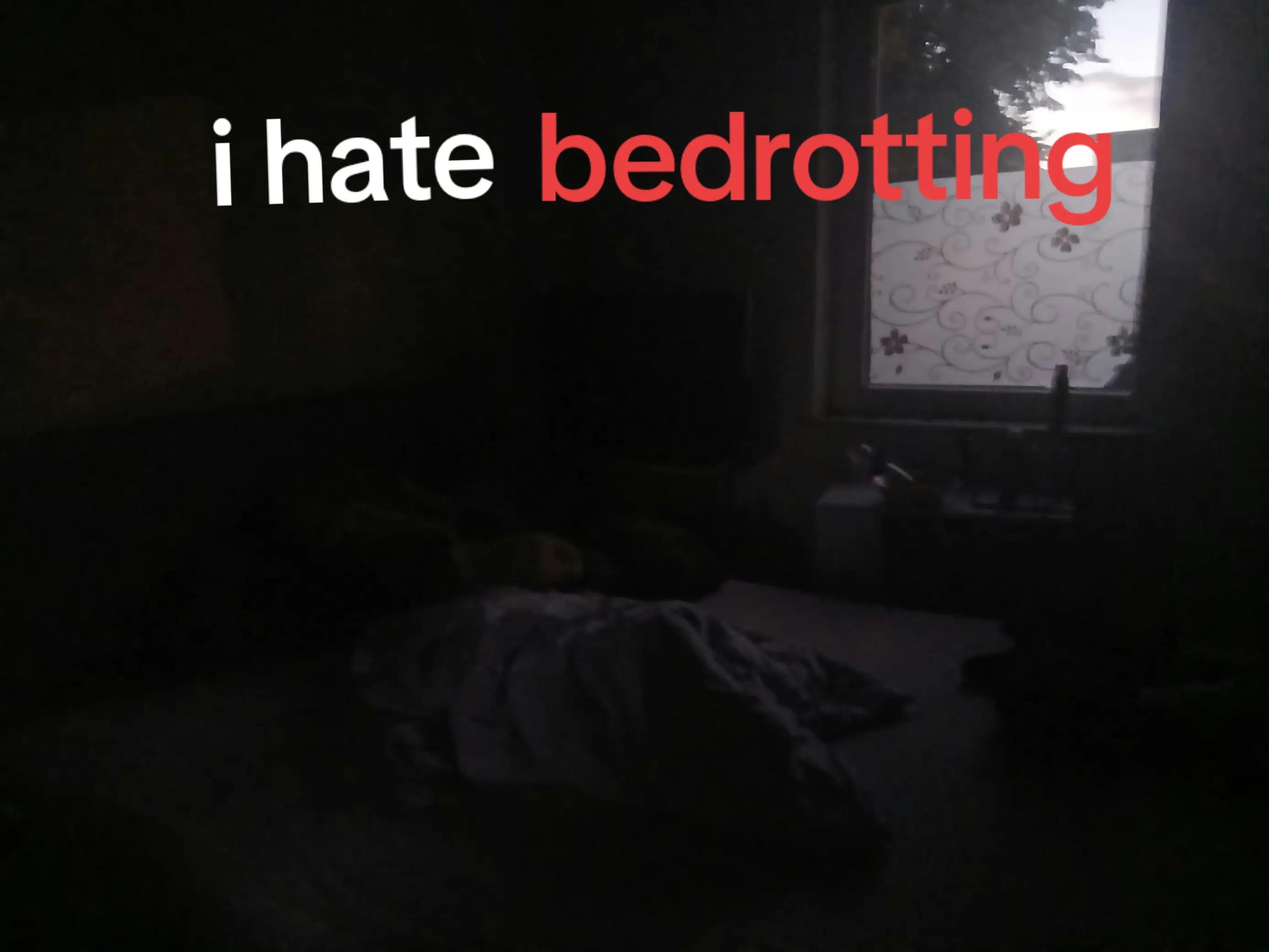 @•••