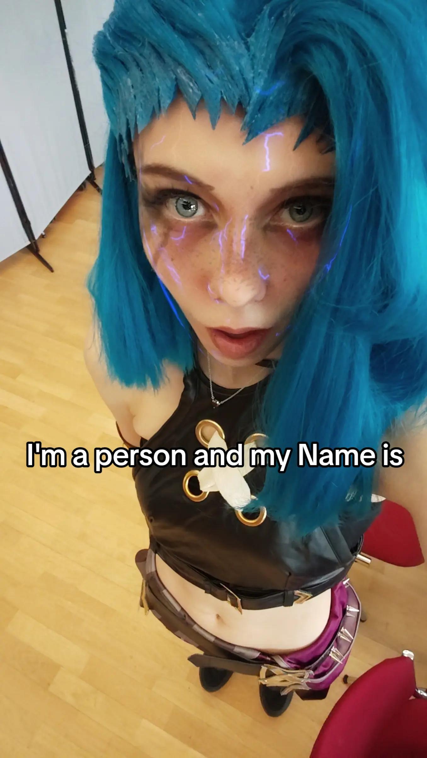 @Cosplayer