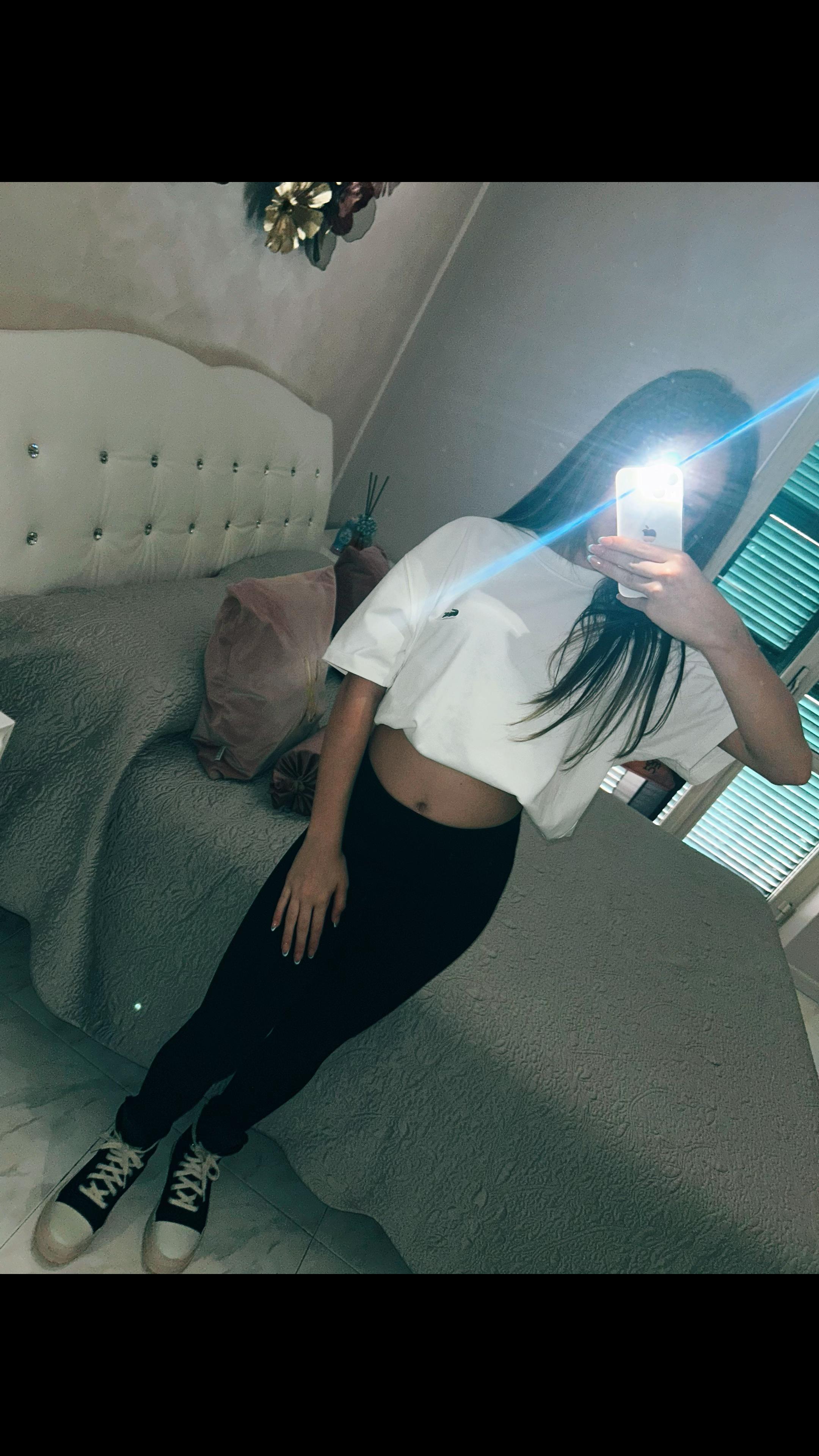 @𝐇