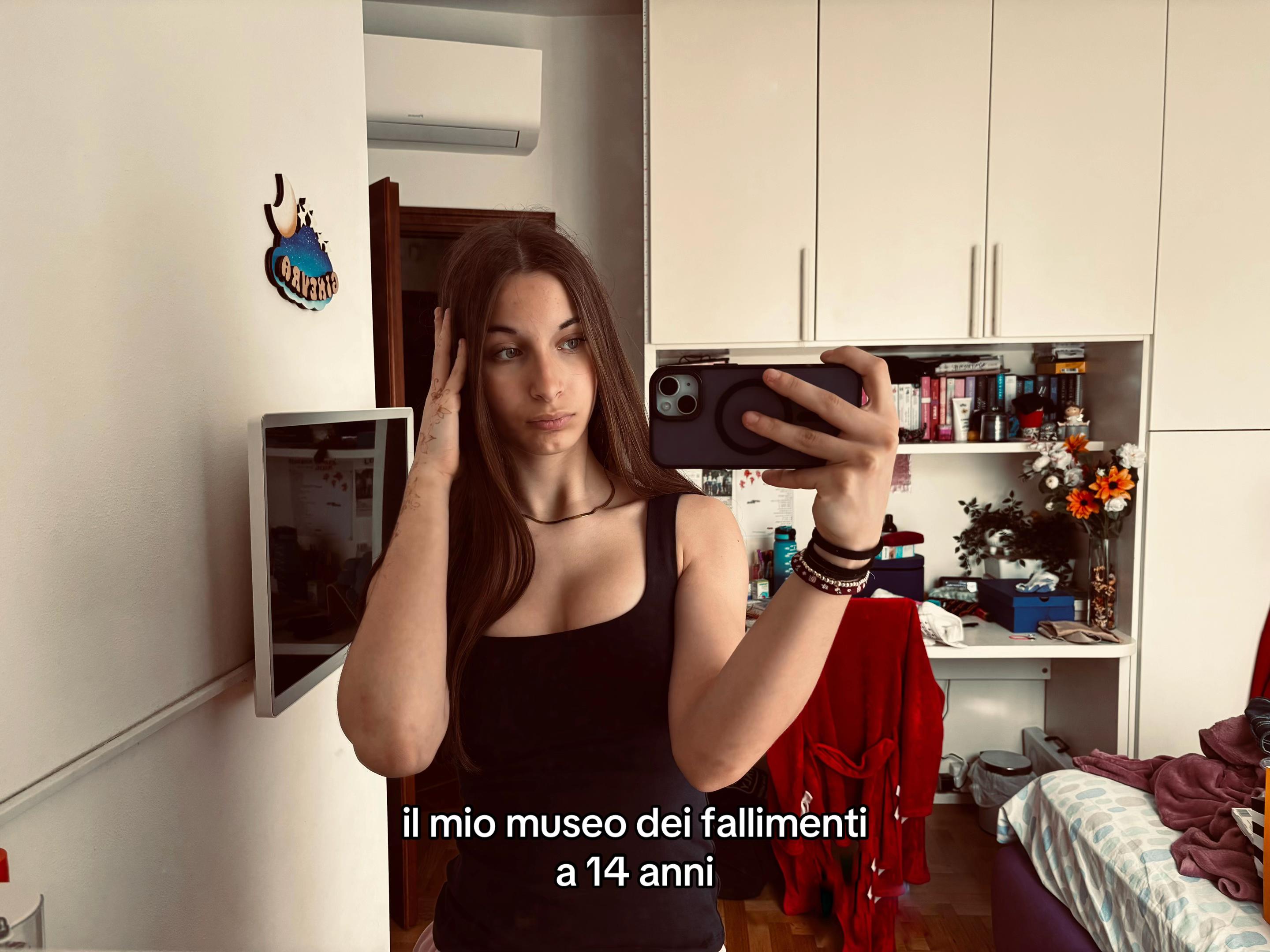 @𝟐𝟐