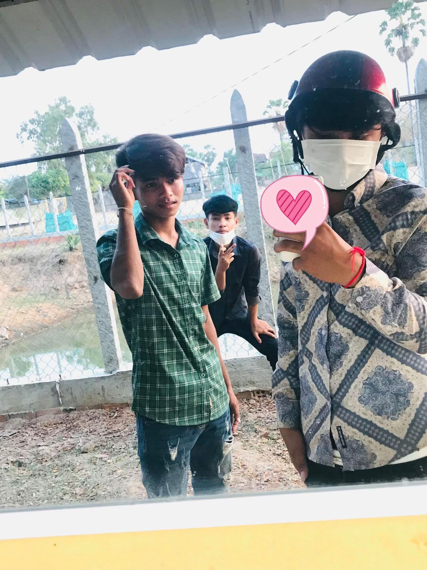 @សុឡាត់ ក្បាល់ខូច🙄