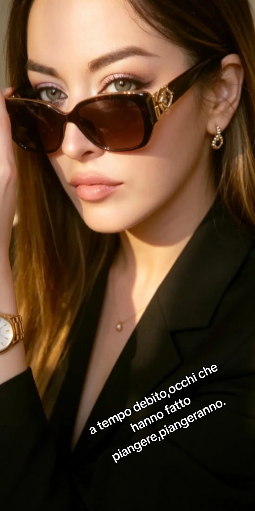 @Simona 💋. Ti segue.
