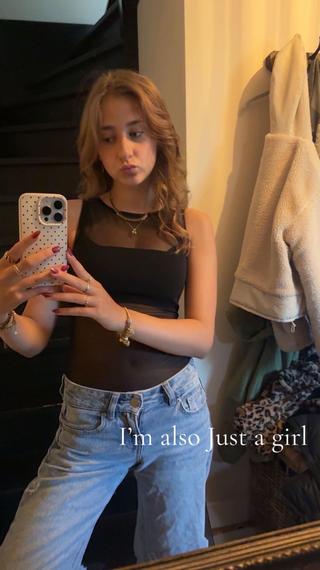 @𝙴