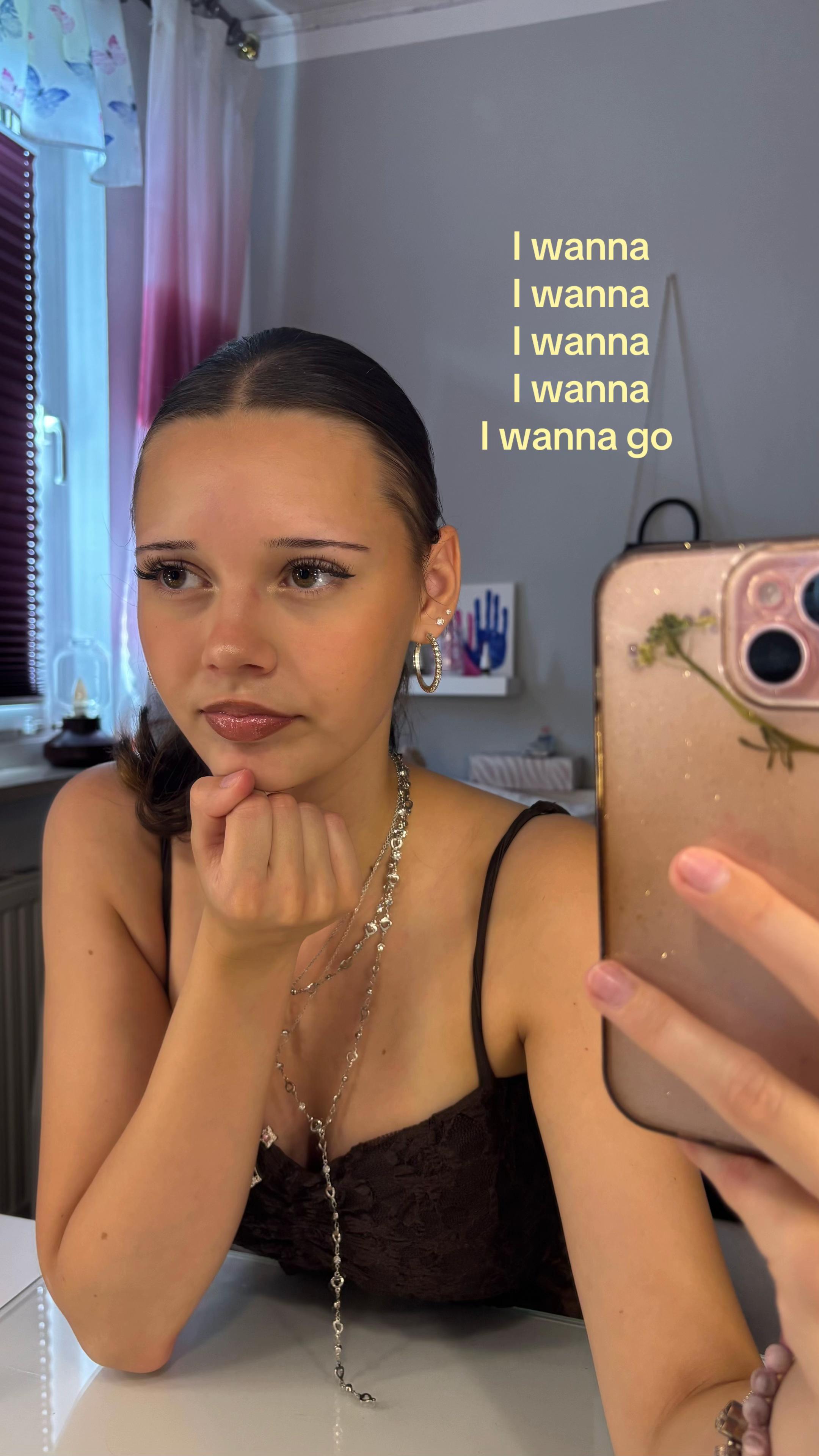 @𝔸𝕟𝕟𝕚𝕜𝕒 🥀