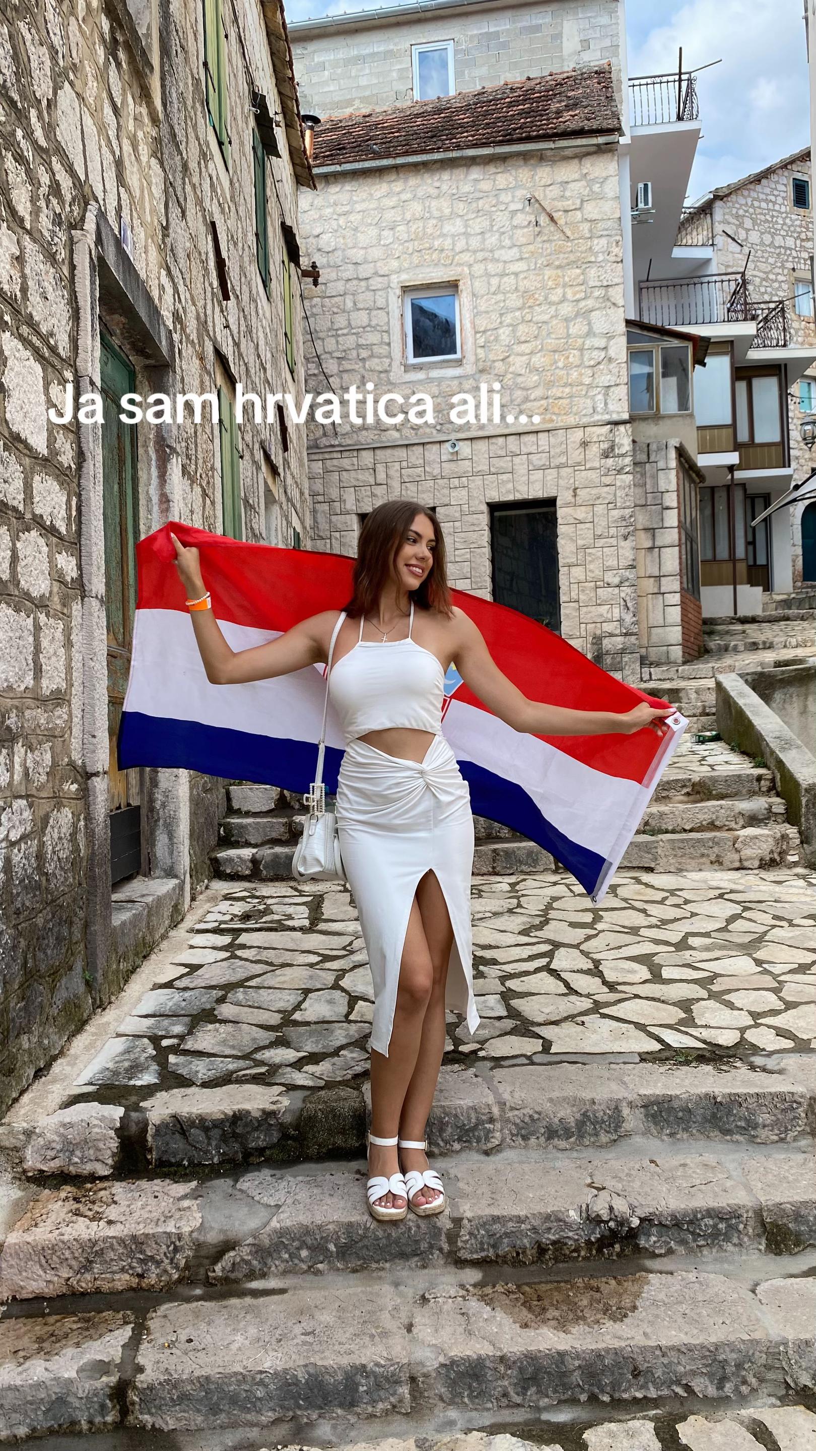 @Nela🇭🇷