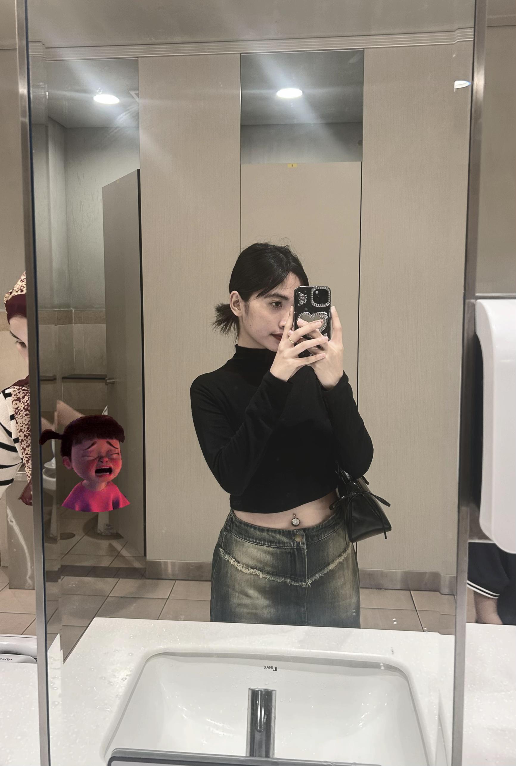@Ployy