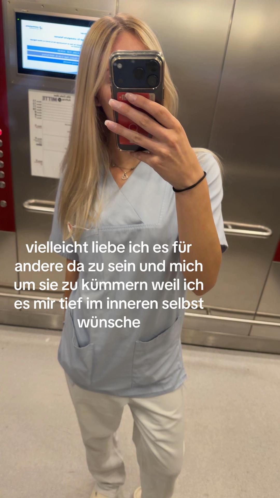 @𝐄&lsquo;🦇