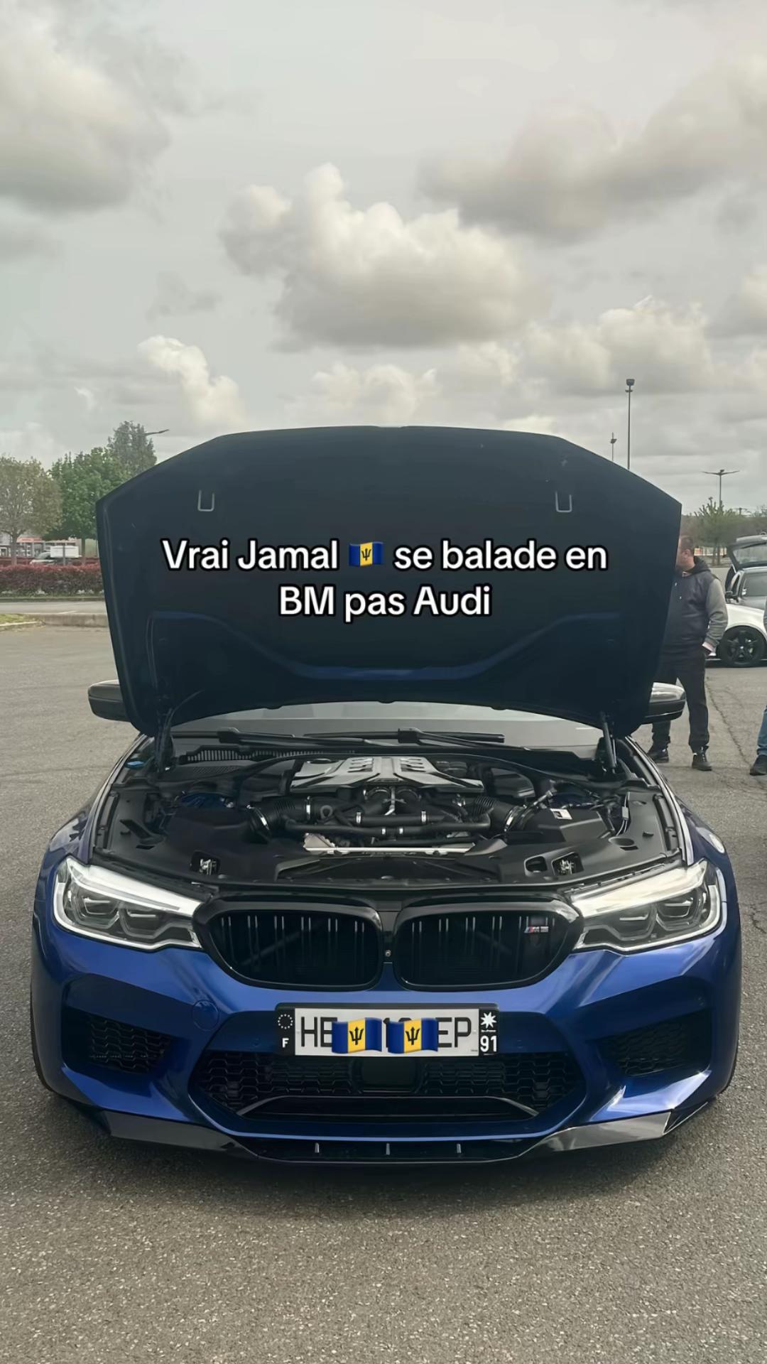 @𝑴