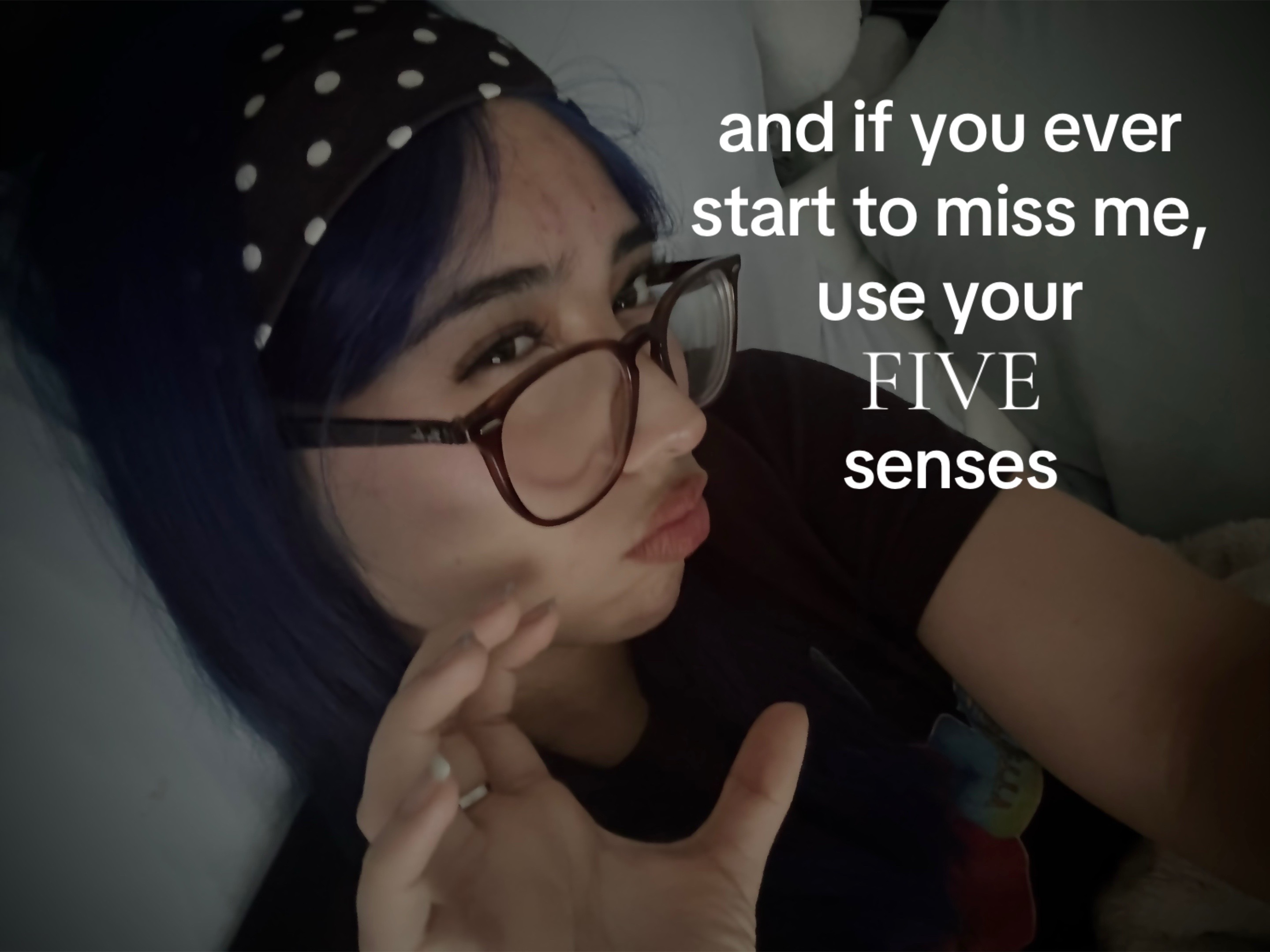 @𖣂