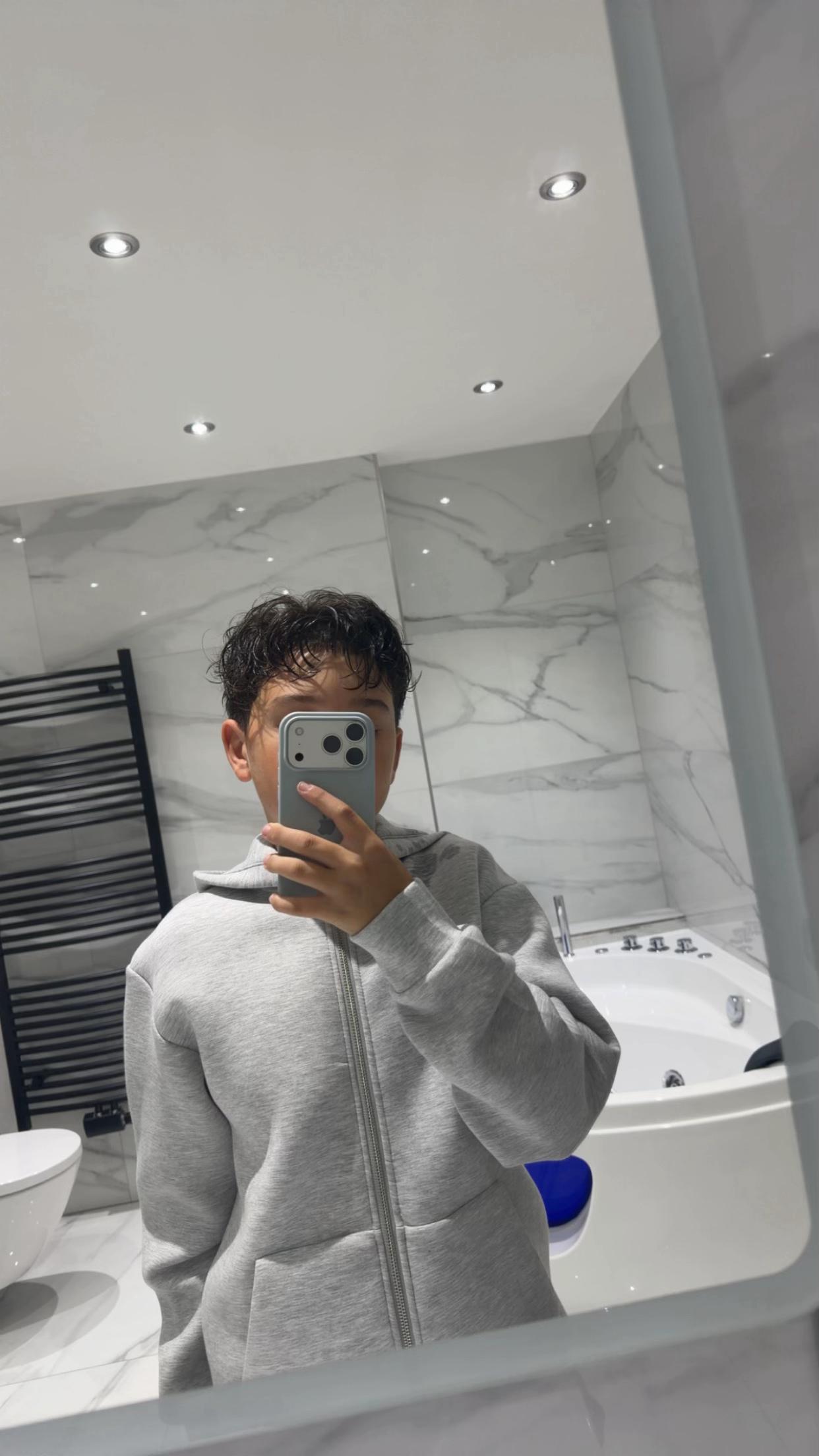 @⃟