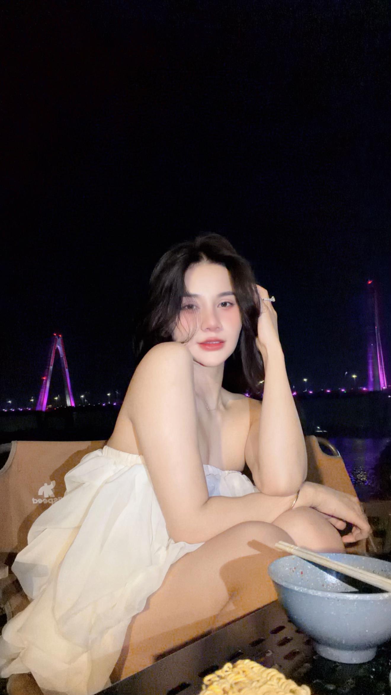 @Mẩu m&iacute;t