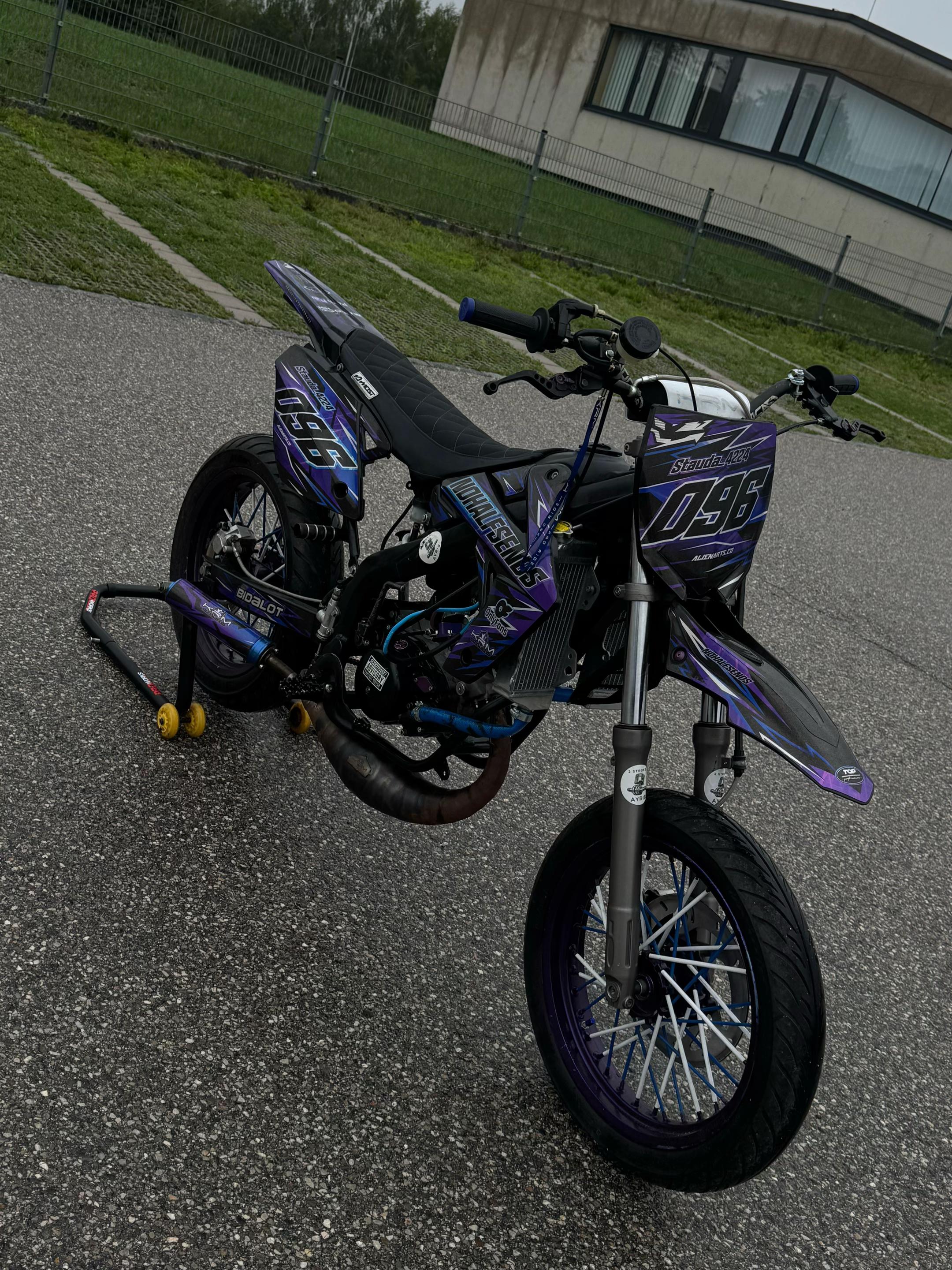 @2.stroke_ayris
