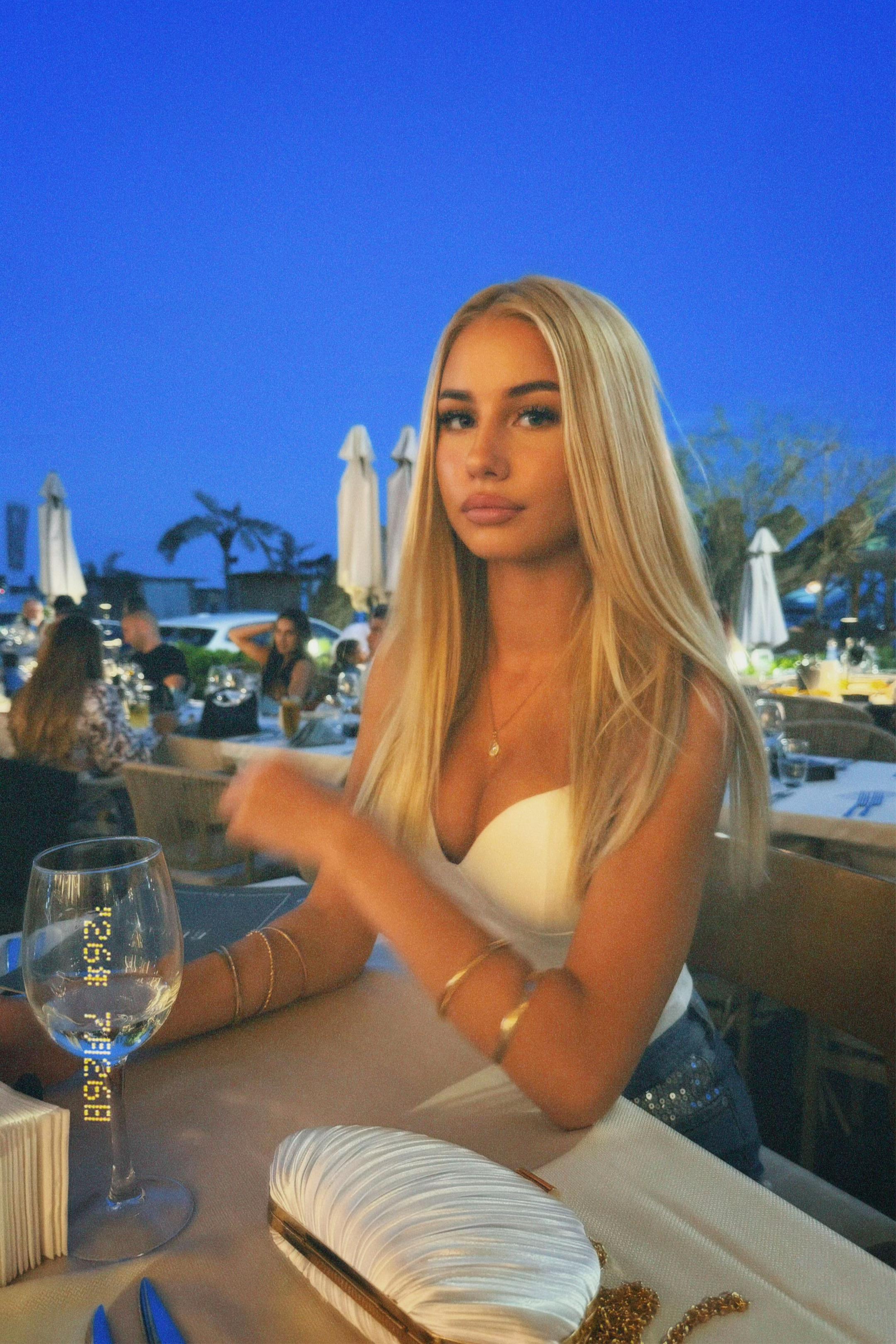 @🐰