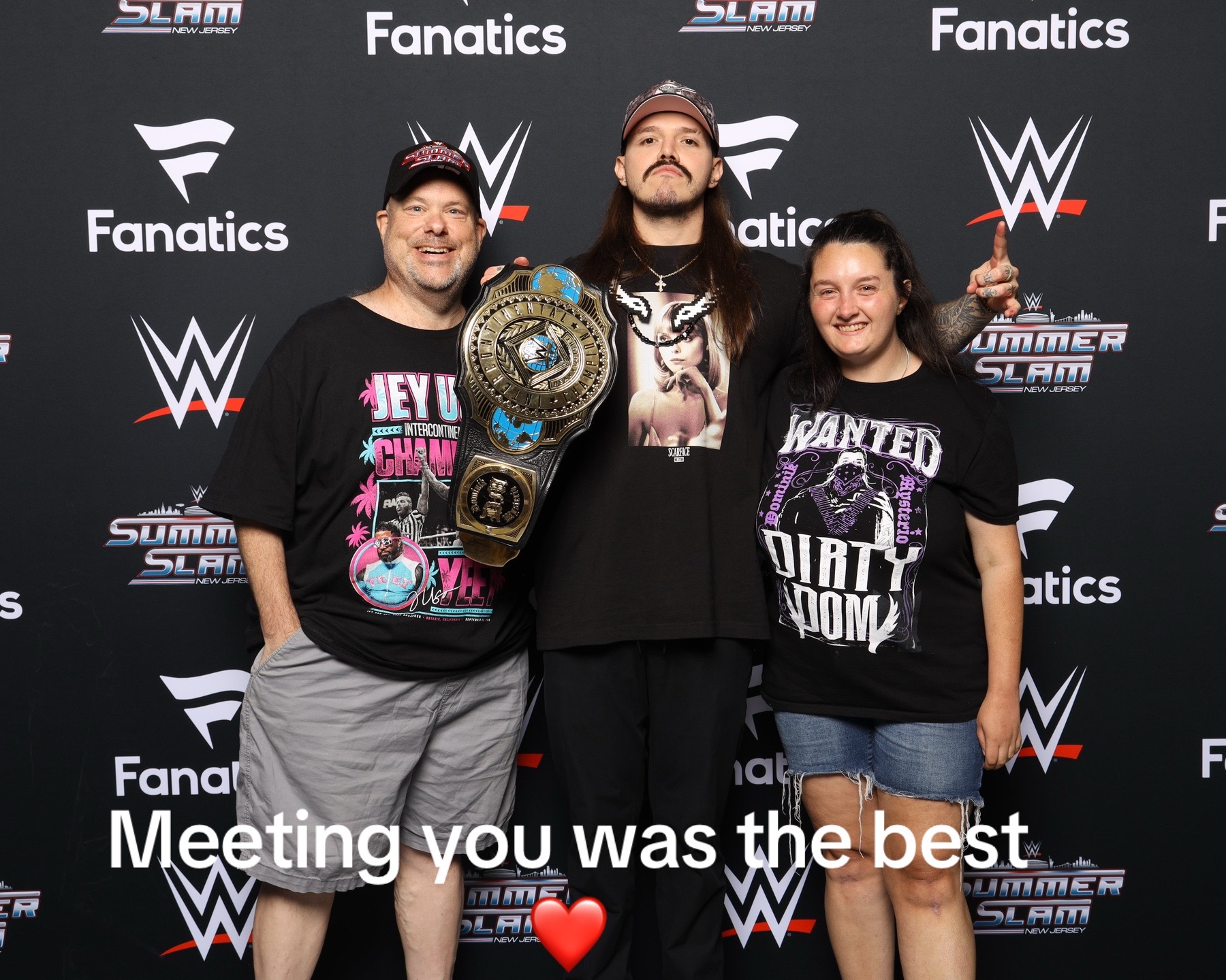 @chloe_mysterio